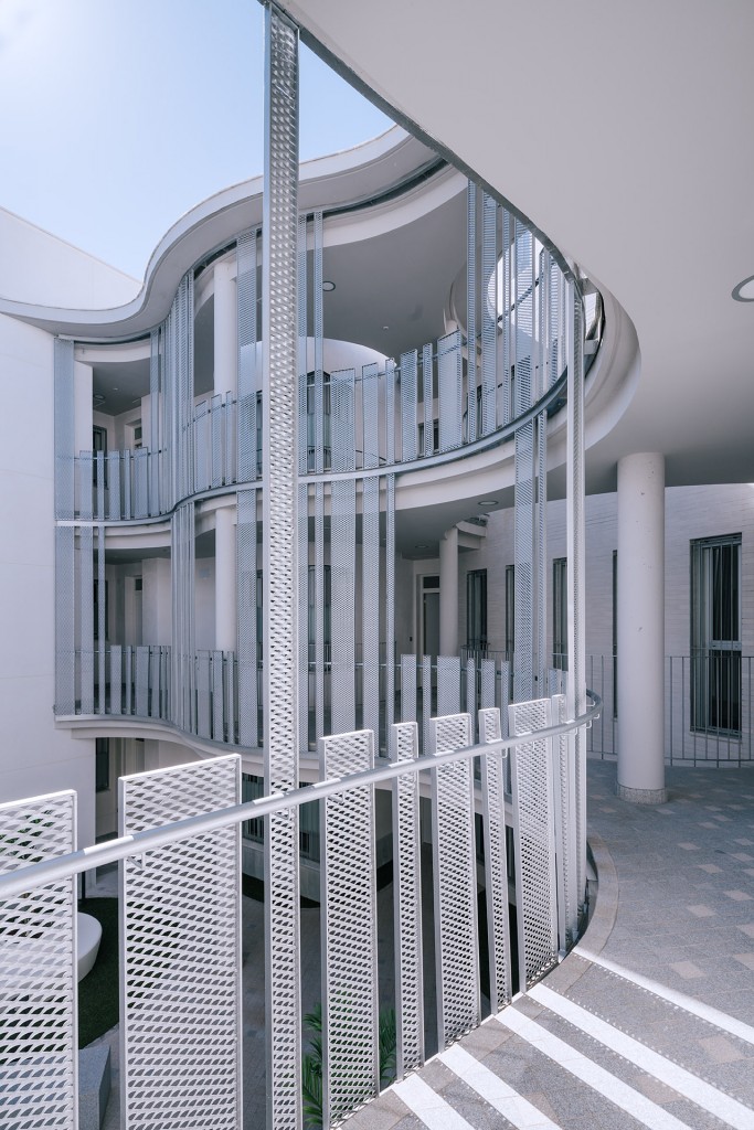 融合历史与当代的塞维利亚多户住宅-14