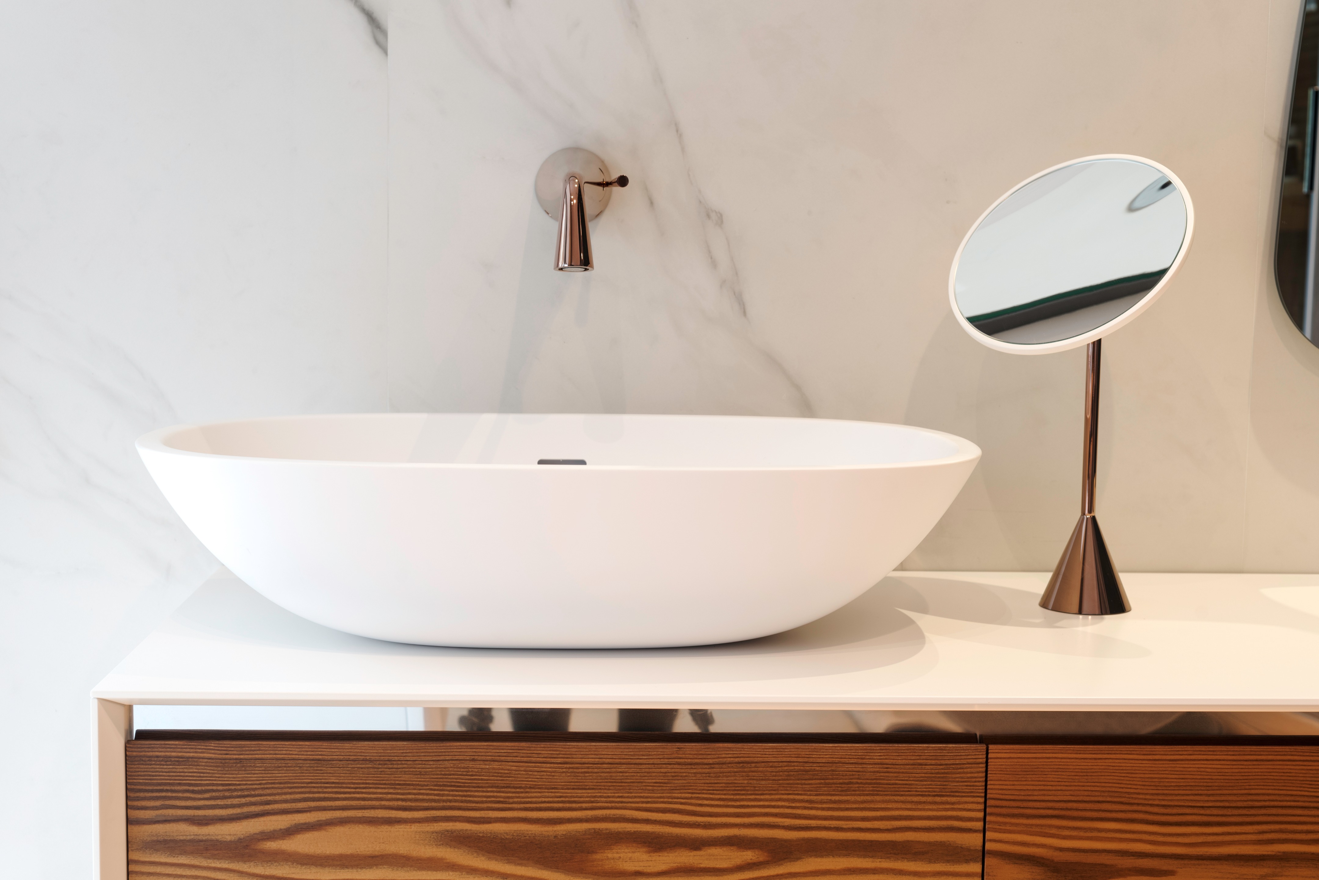 Akua Showroom 打造现代卫浴空间，自然元素与功能的完美结合-15