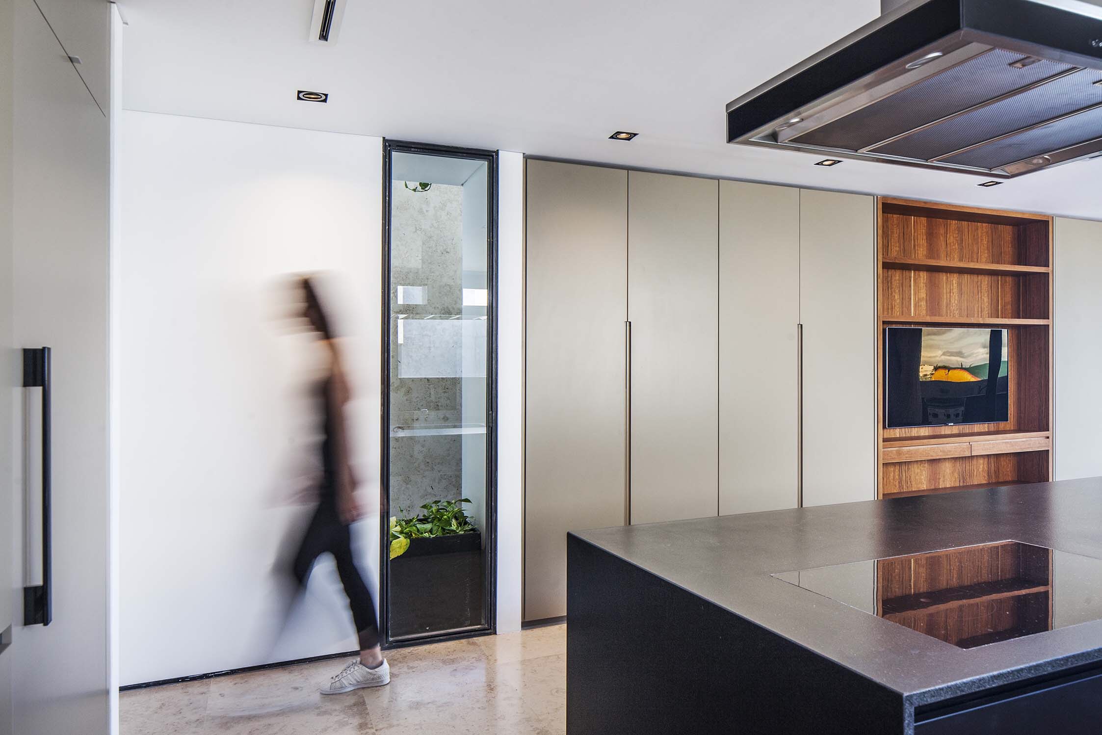 Buenos Aires 湖畔别墅 | 温暖材料与自然融合-8