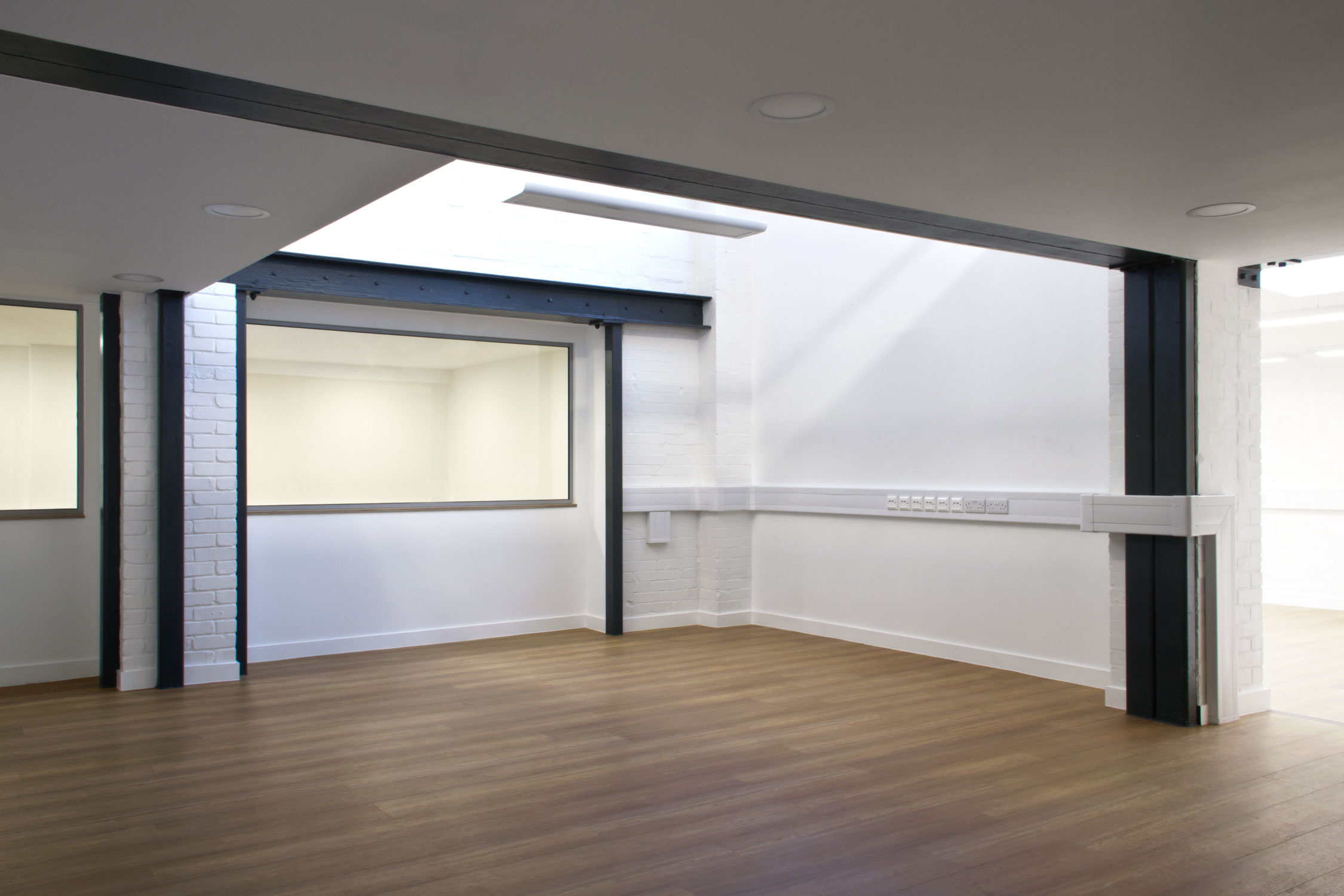 2018 年完成的仓库改造项目——惊艳的办公空间-0