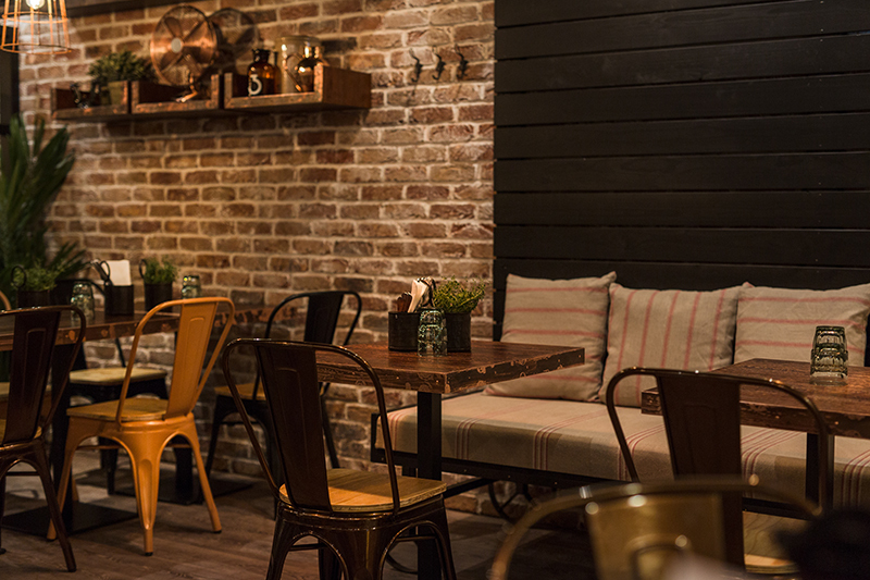 芬兰 Jumbo 购物中心的"Makaronitehdas"餐厅,工业风内饰引人入胜-10