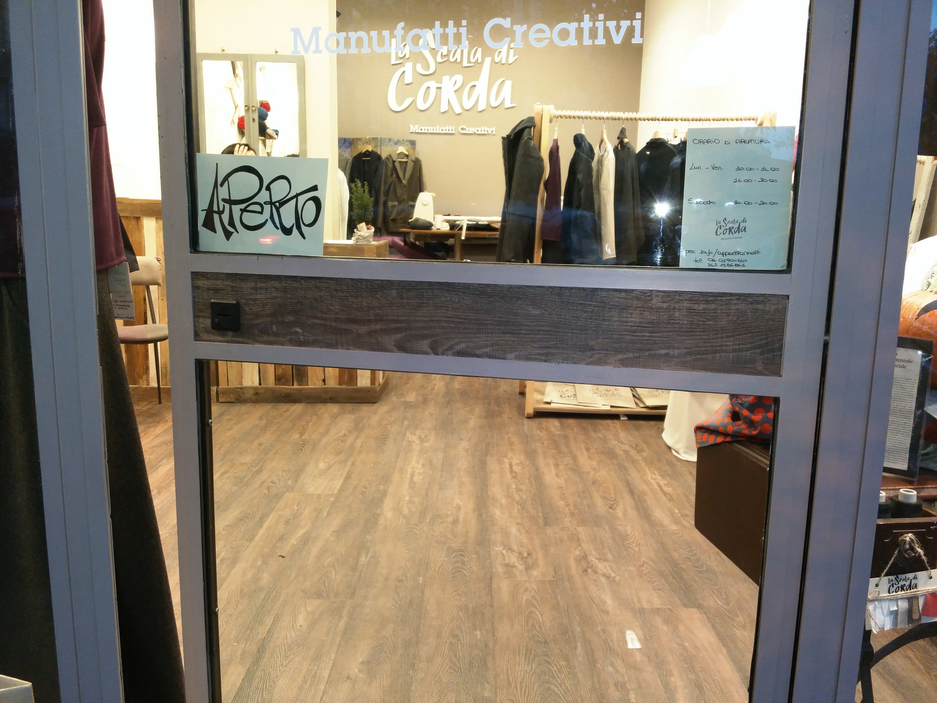 逆境中的璀璨舞台——罗马女性手工制品工作室-8