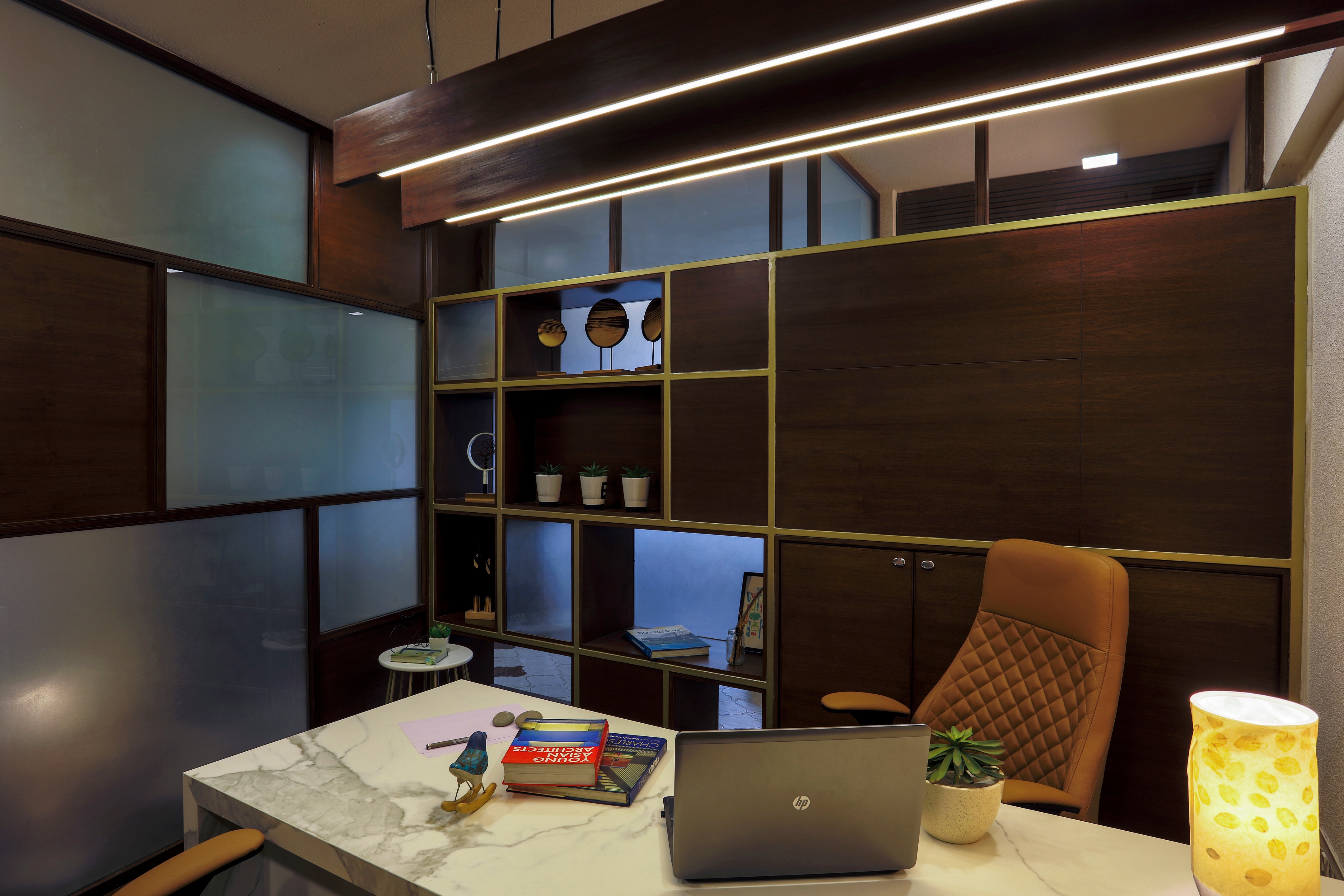 2018 年完成的 Kalpesh Modi 办公室设计 | 定制家具与照明设计的完美结合-5