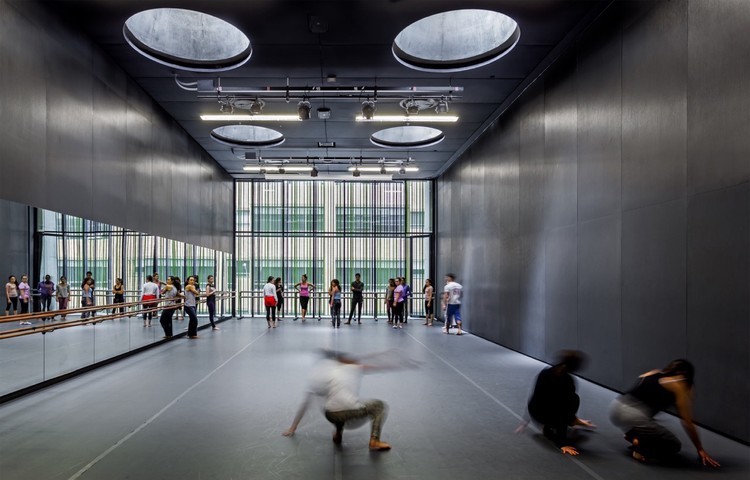 波哥大杰弗里亚大学艺术学院新建筑,城市与自然交融-17