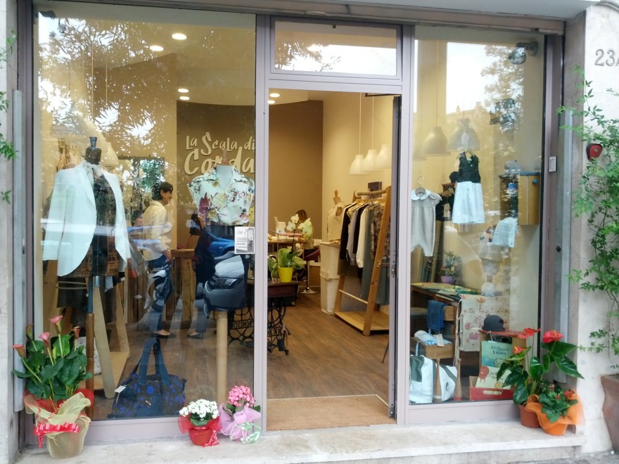 逆境中的璀璨舞台——罗马女性手工制品工作室-1