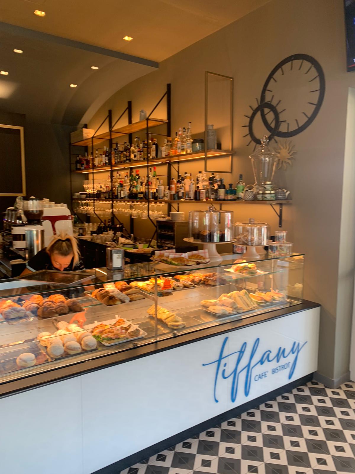 2020 年完成的 Bar Tiffany Riccione 室内设计案例-5