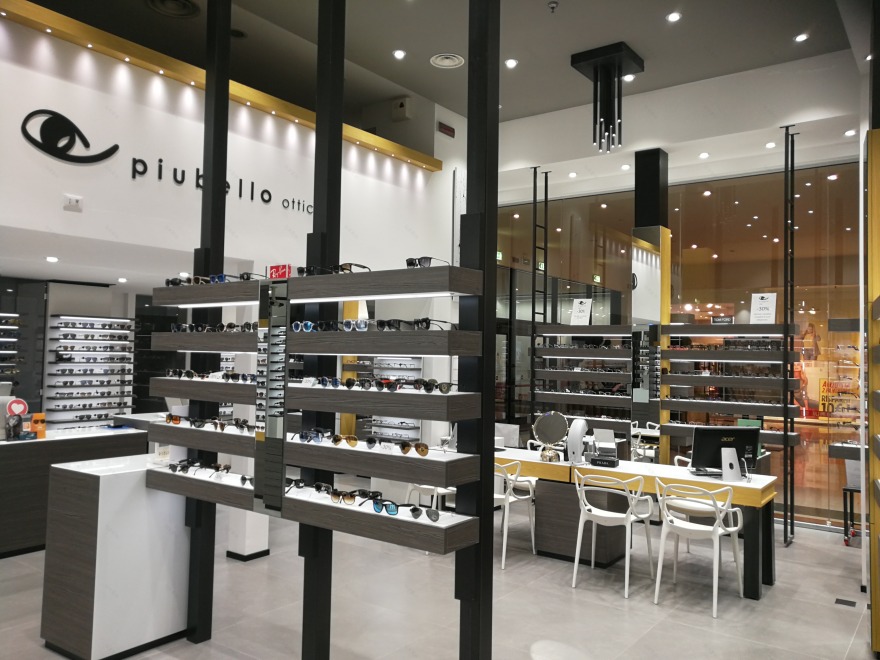 Ottica Piubello 购物中心的工业风设计-17