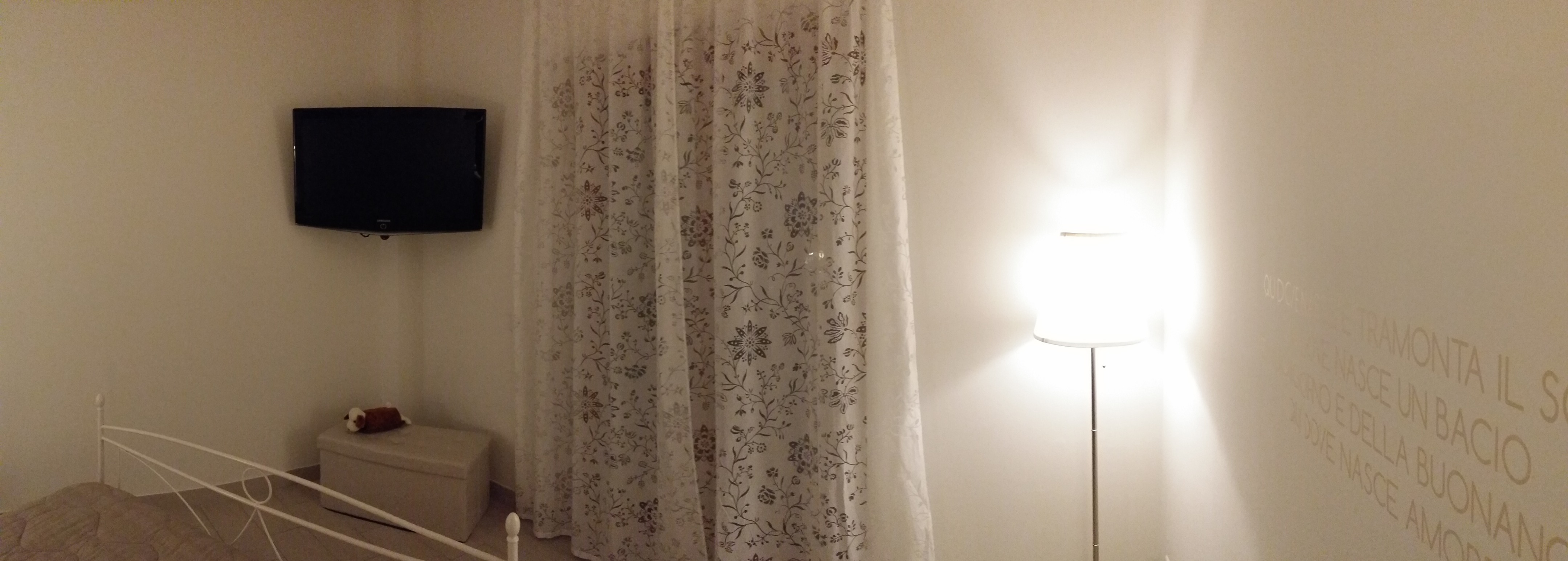 2014 年完工的个性化厨房玻璃面板装饰公寓室内设计案例-27