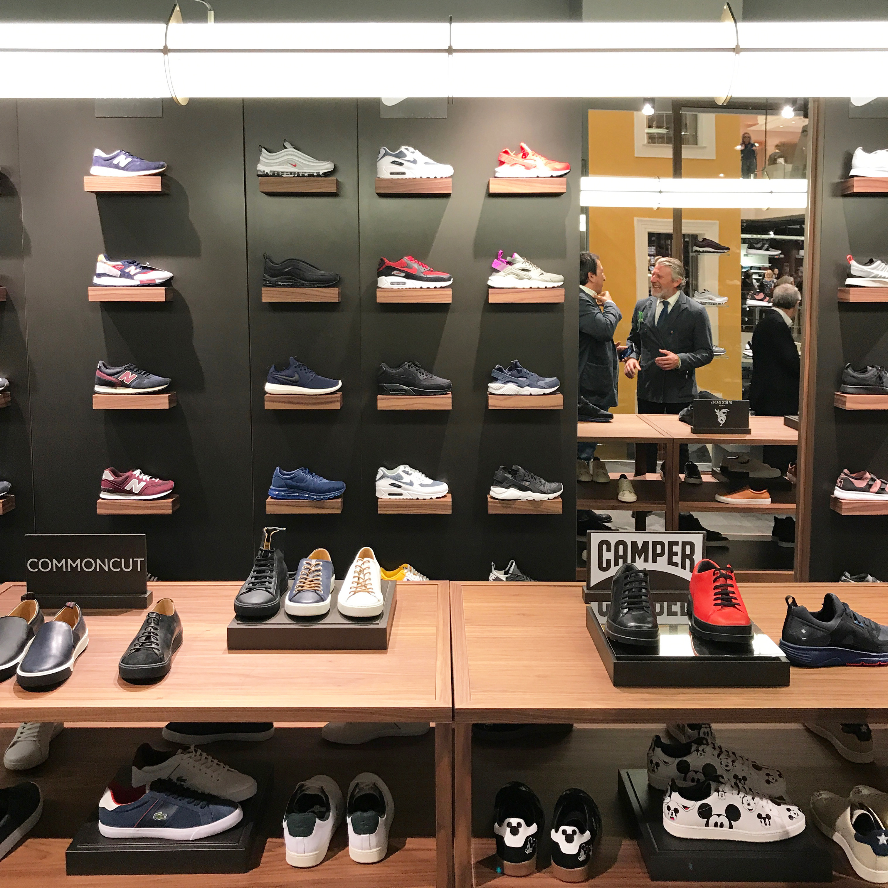 罗马 Rinascente 商场智能中性风格室内设计-10