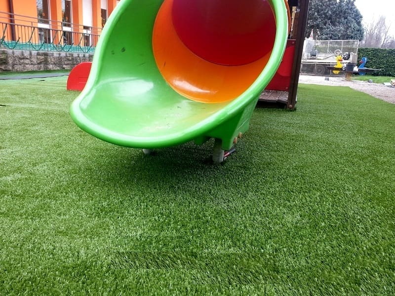 幼儿园户外抗摔草皮游乐区打造-11