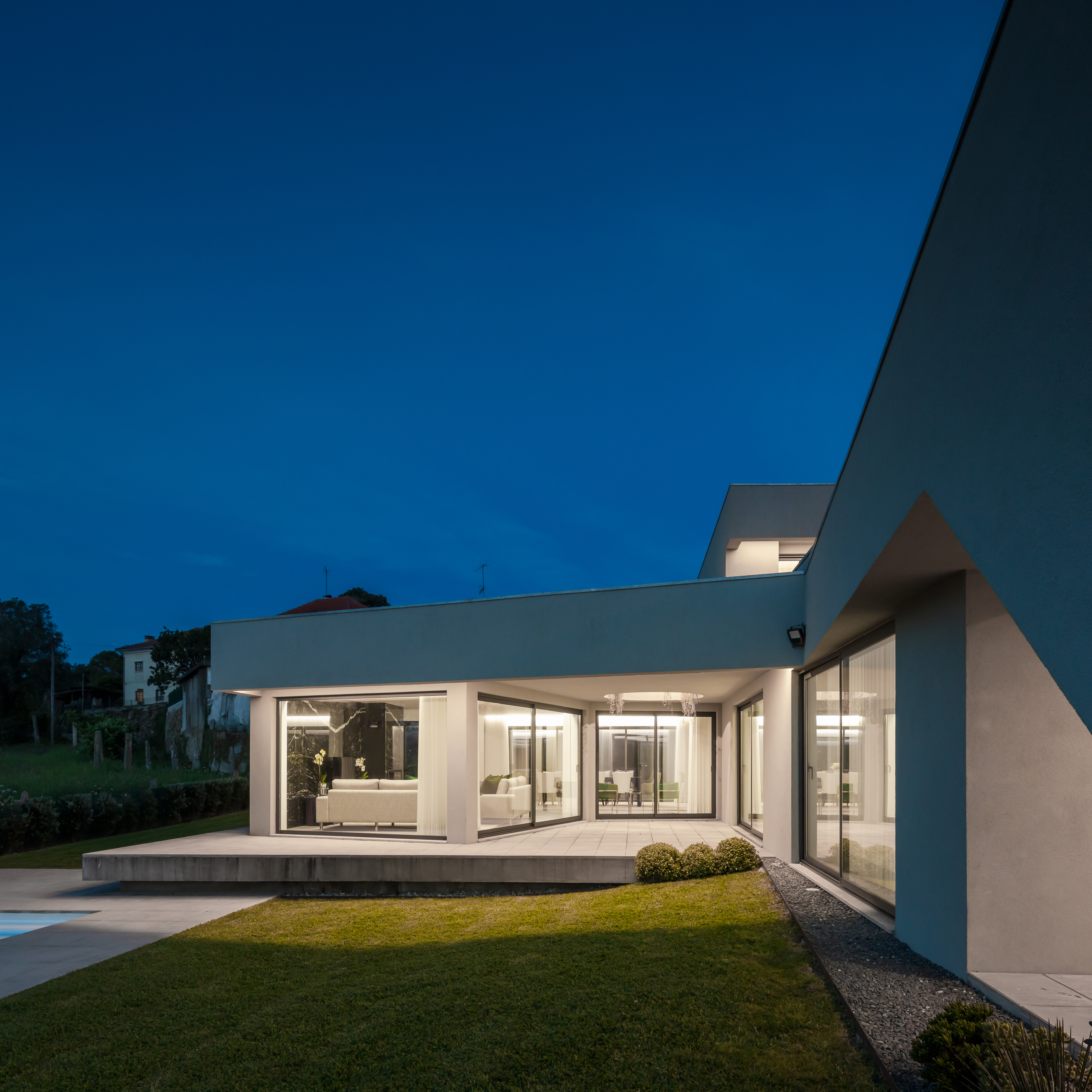 葡萄牙现代别墅 | 融入景观的私密空间-35