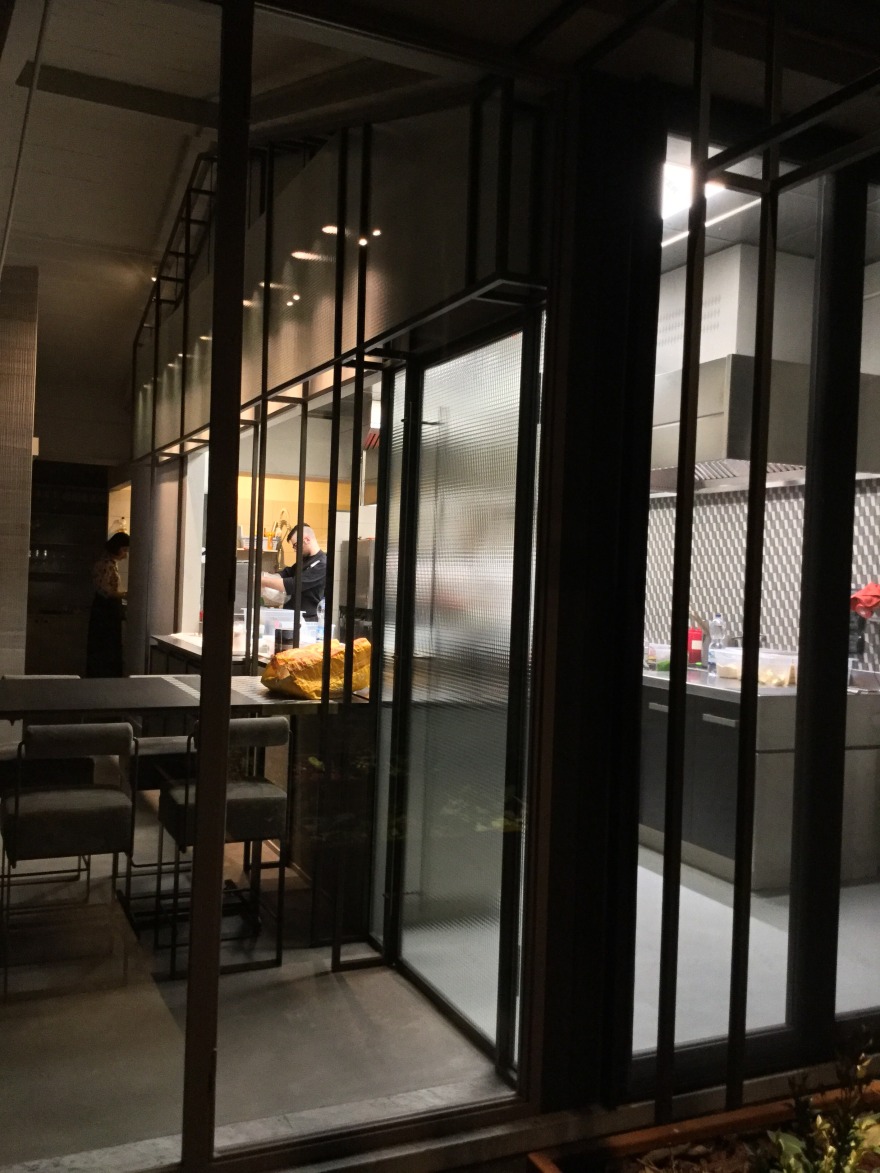 戏剧性光影下的美食舞台——2016 年完成的餐厅设计-17