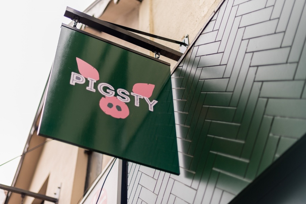 Bristol 新餐厅“Pigsty”的工业风设计-0