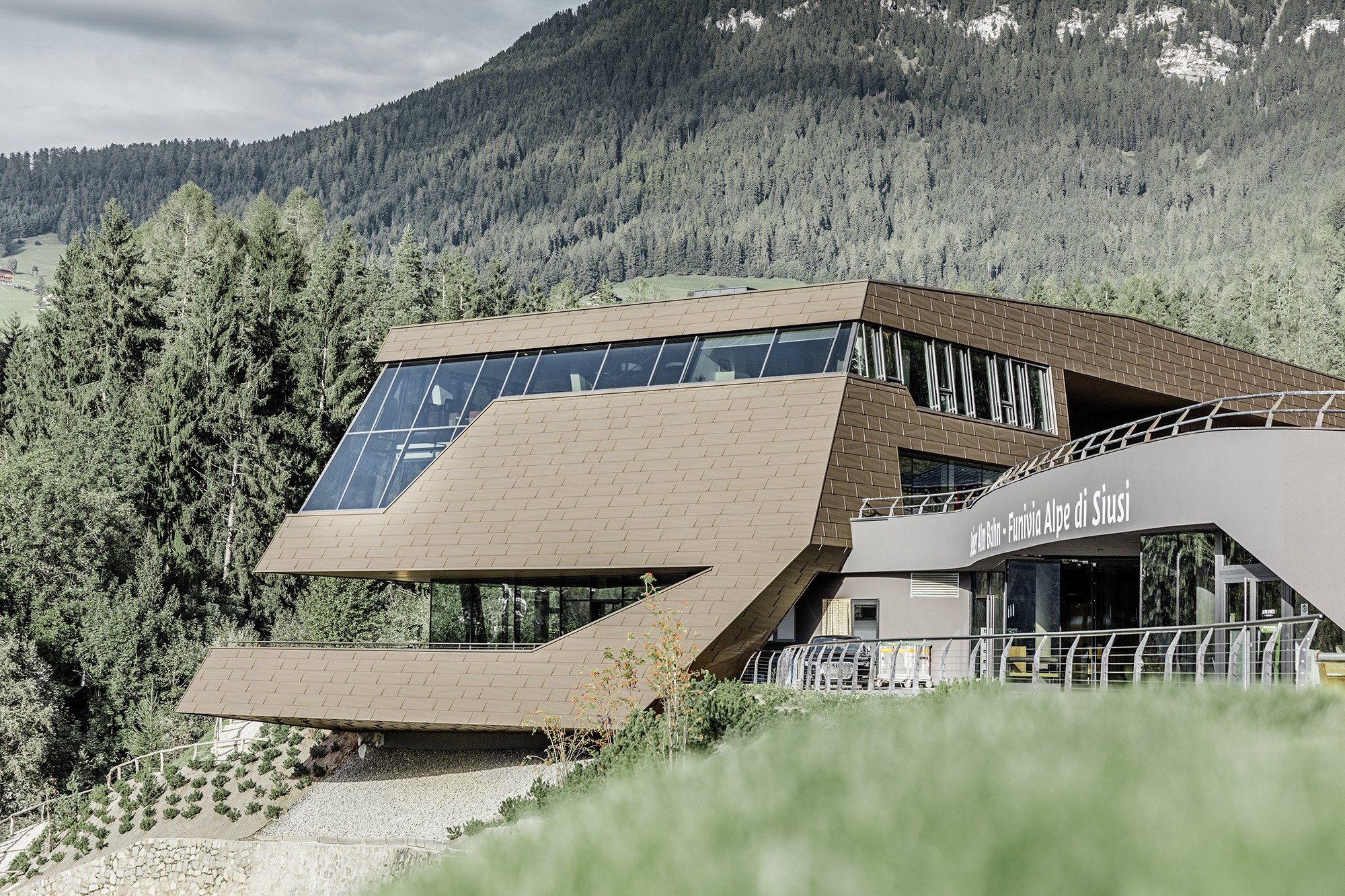 意大利阿尔卑斯山脉 Cabinovia Alpe di Siusi 休闲中心-1