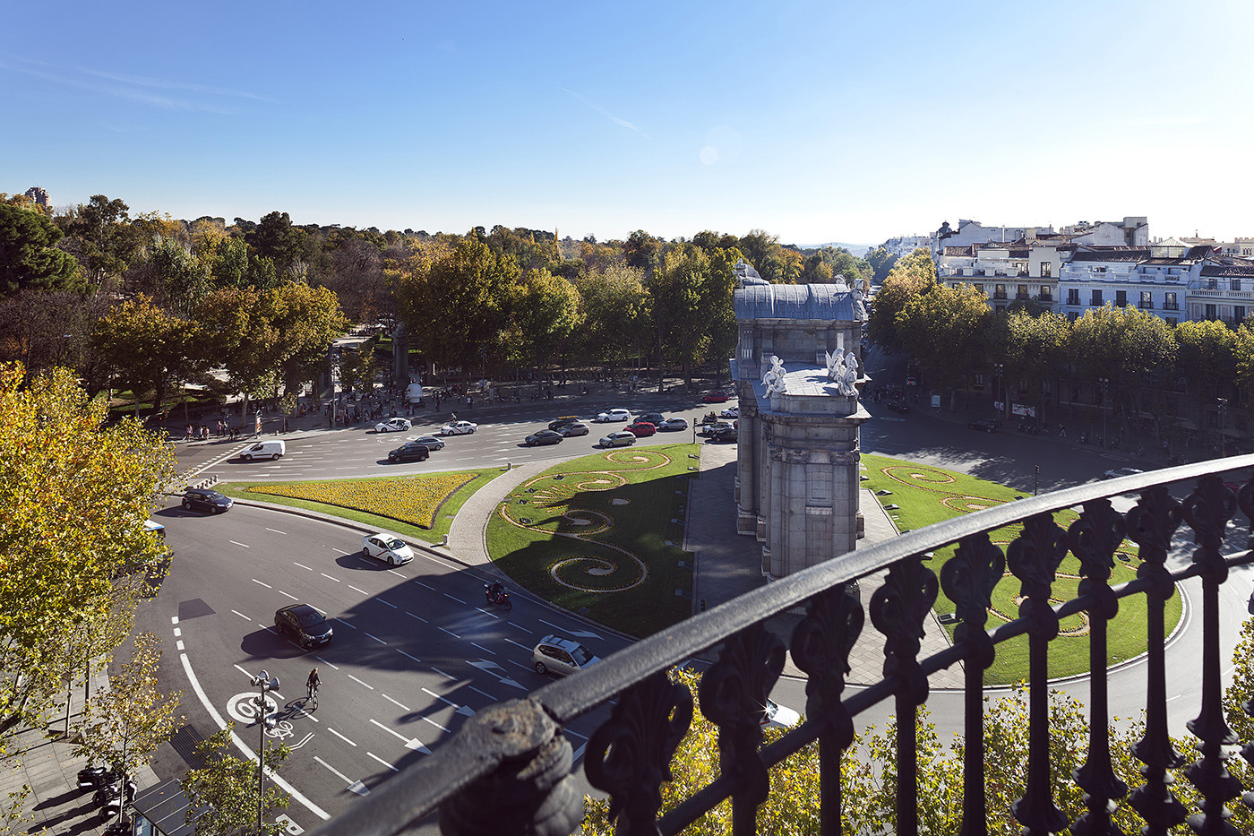 Madrid SiteGround 办公室 | 工业风空间中的城市景观-1