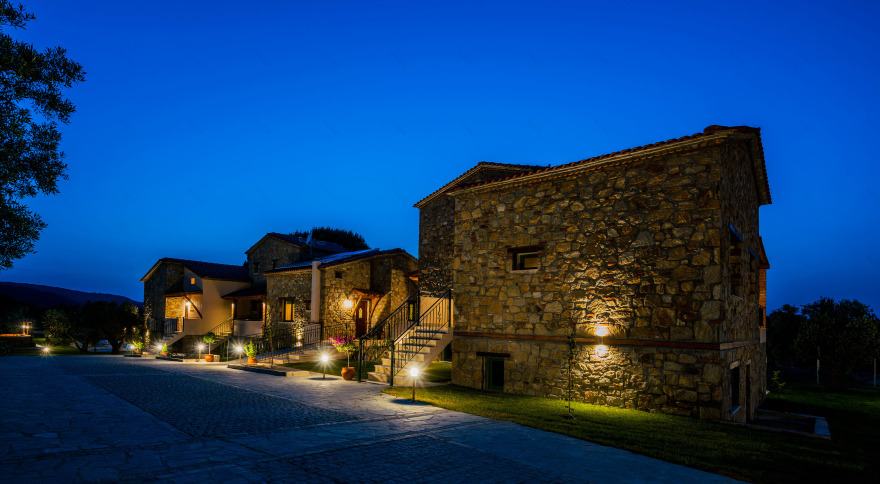 森林海景中的石筑豪华套房-28