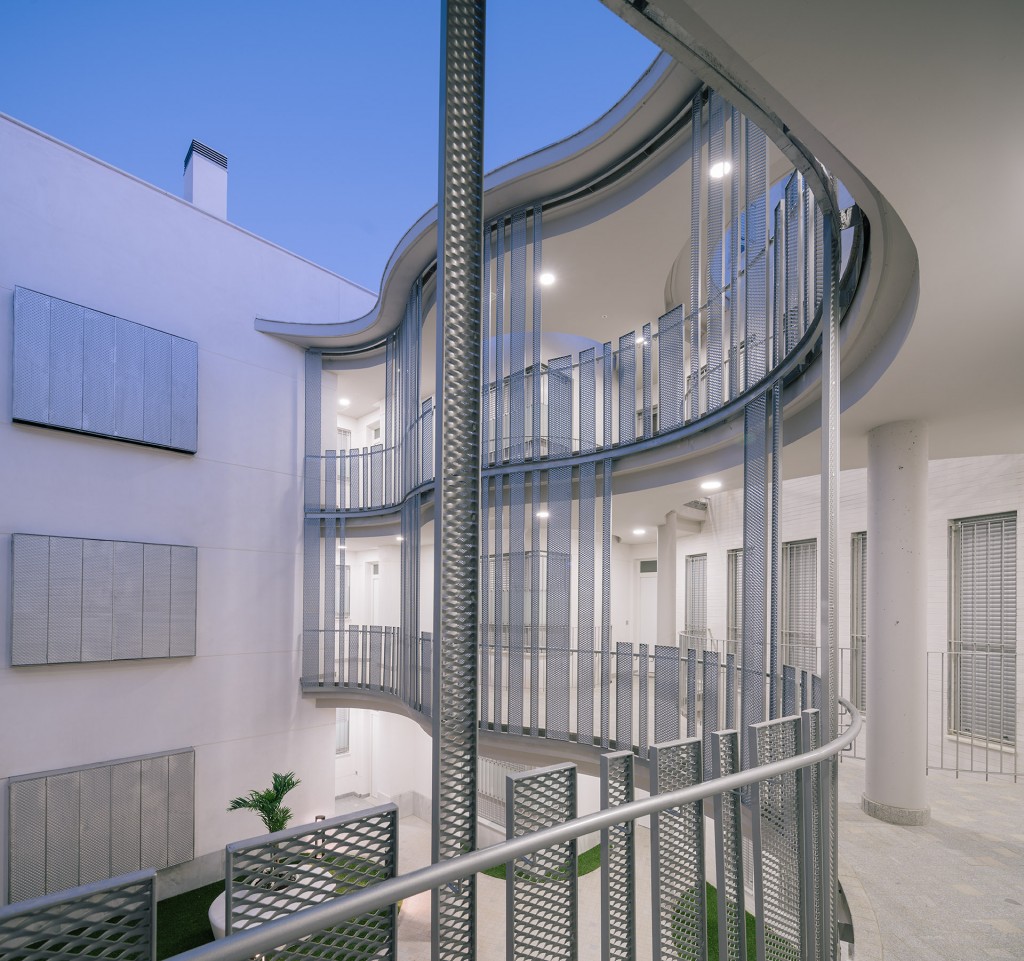 融合历史与当代的塞维利亚多户住宅-37