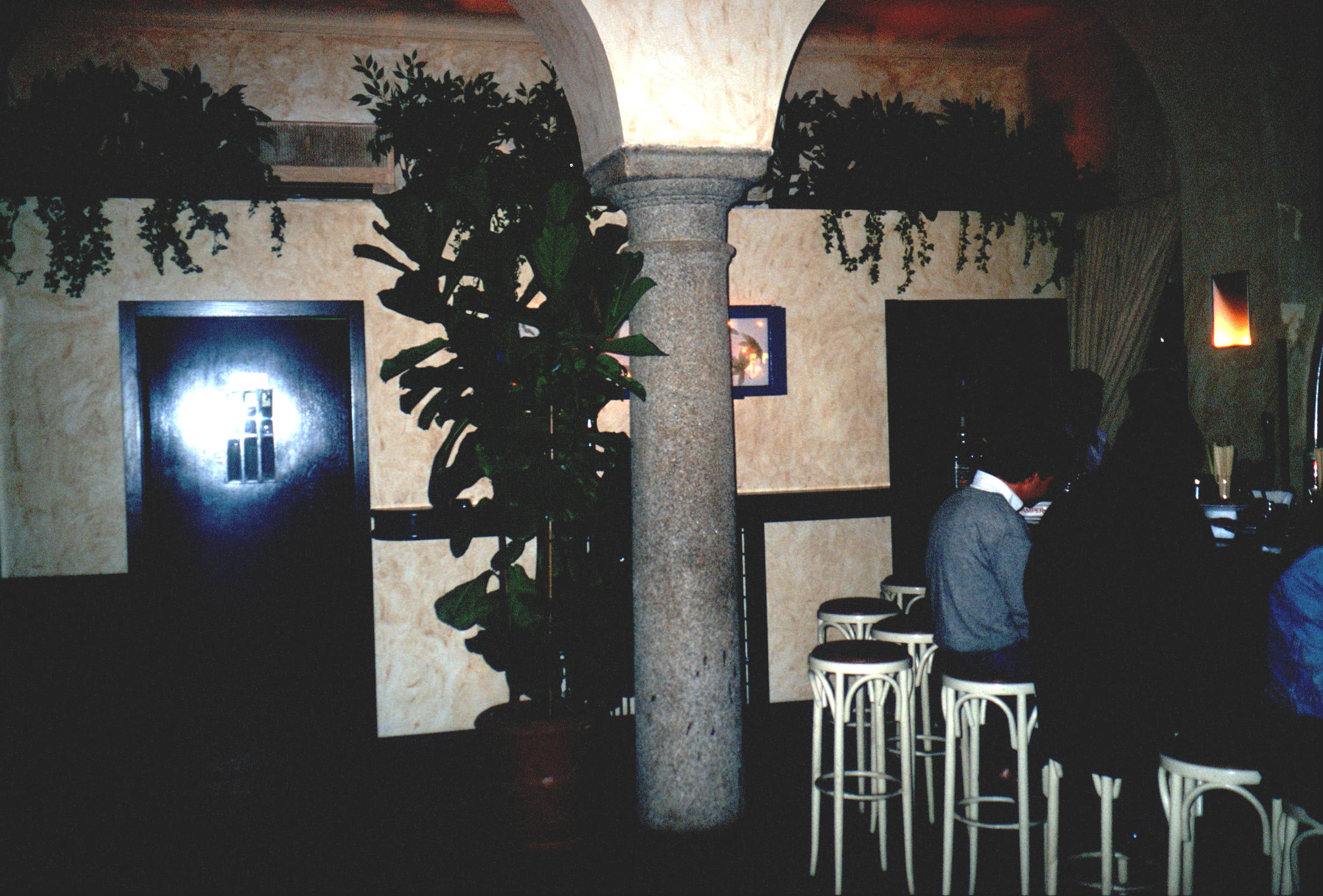 米兰 1999 年完成的餐饮空间设计-13