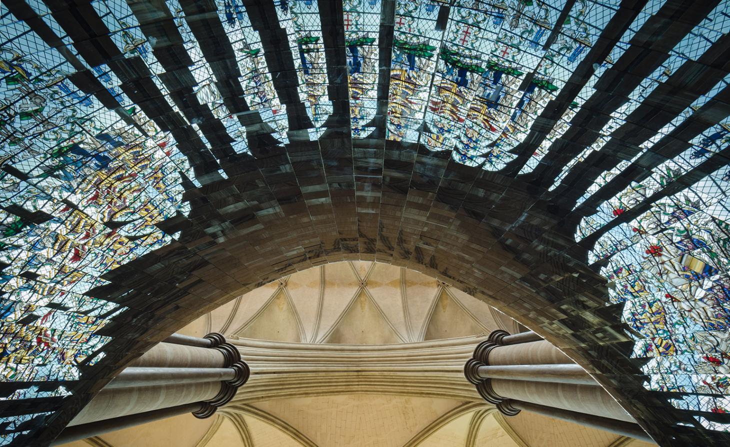 九位玻璃艺术家在大教堂中创作“反思”之作-8