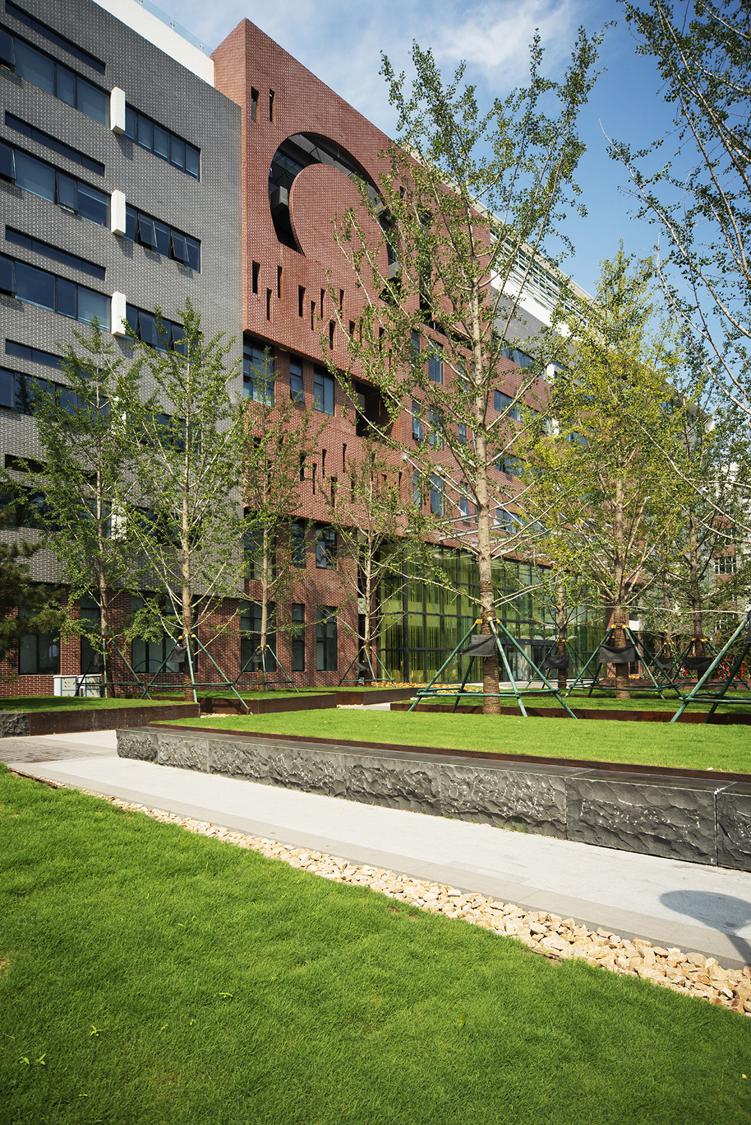 OL 总部 | 园林景观与办公空间的完美融合-1