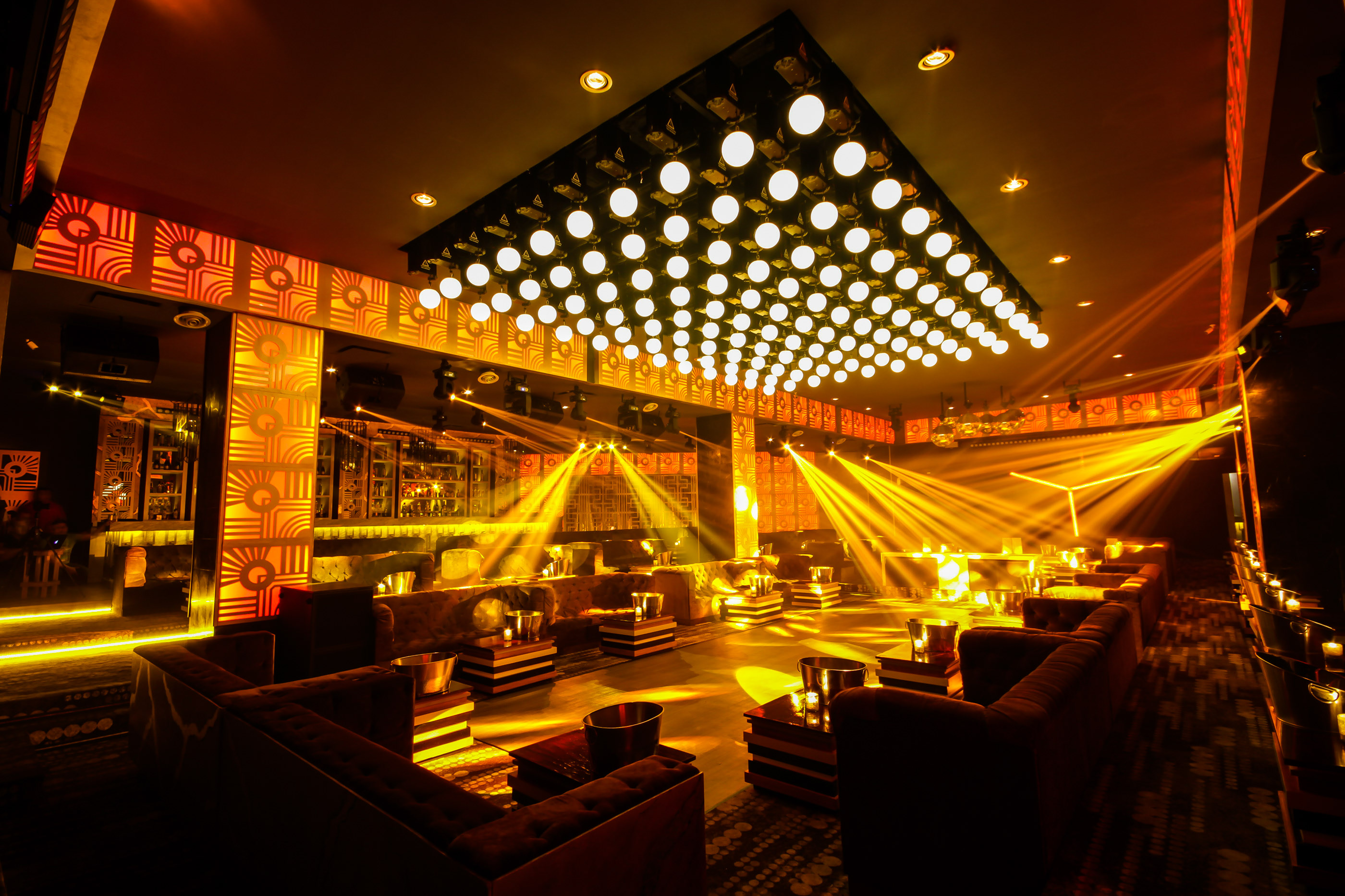 现代科技闪耀墨西哥蒙特雷高端夜店 Bisou-7