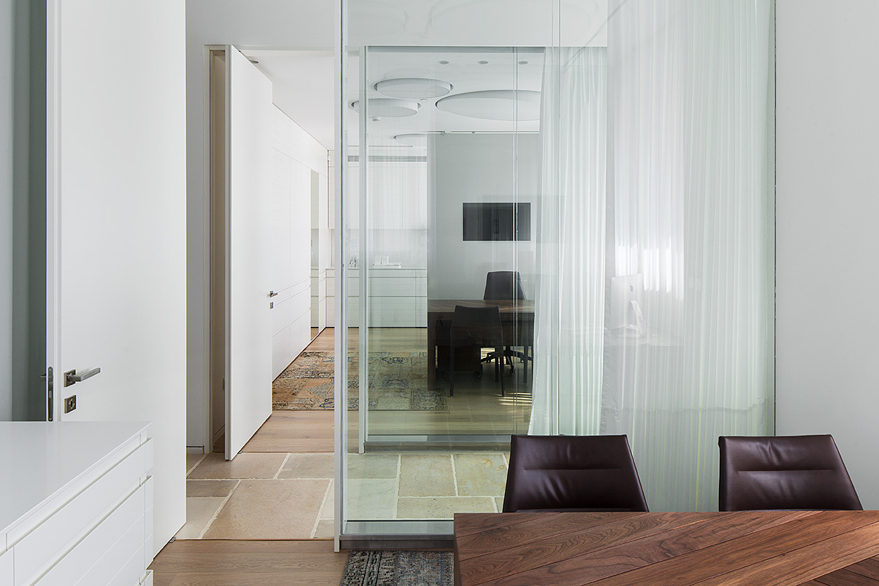 双层玻璃墙的整形诊所-4