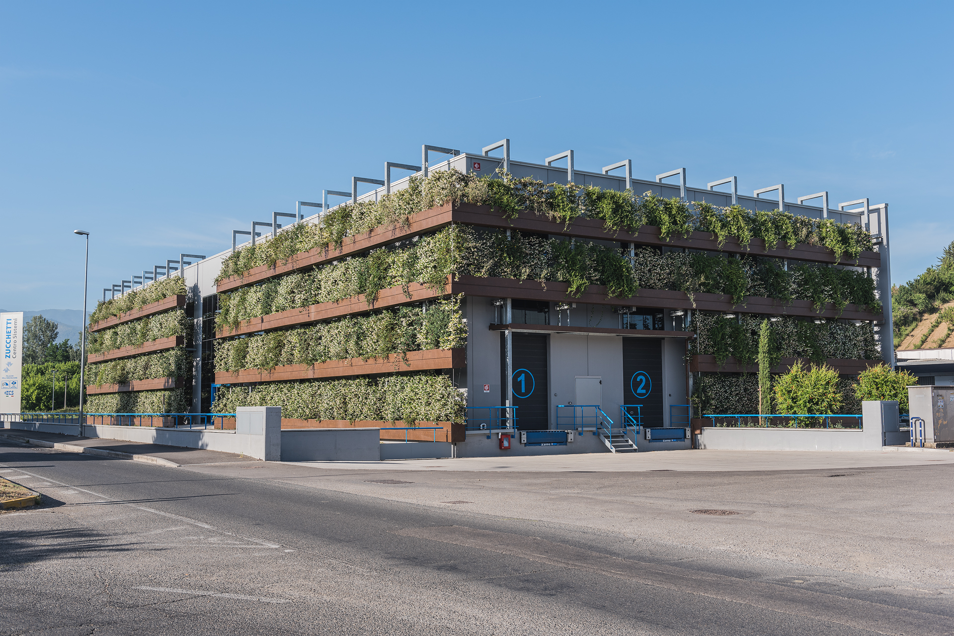 2018 年完成的意大利新总部办公楼设计-0