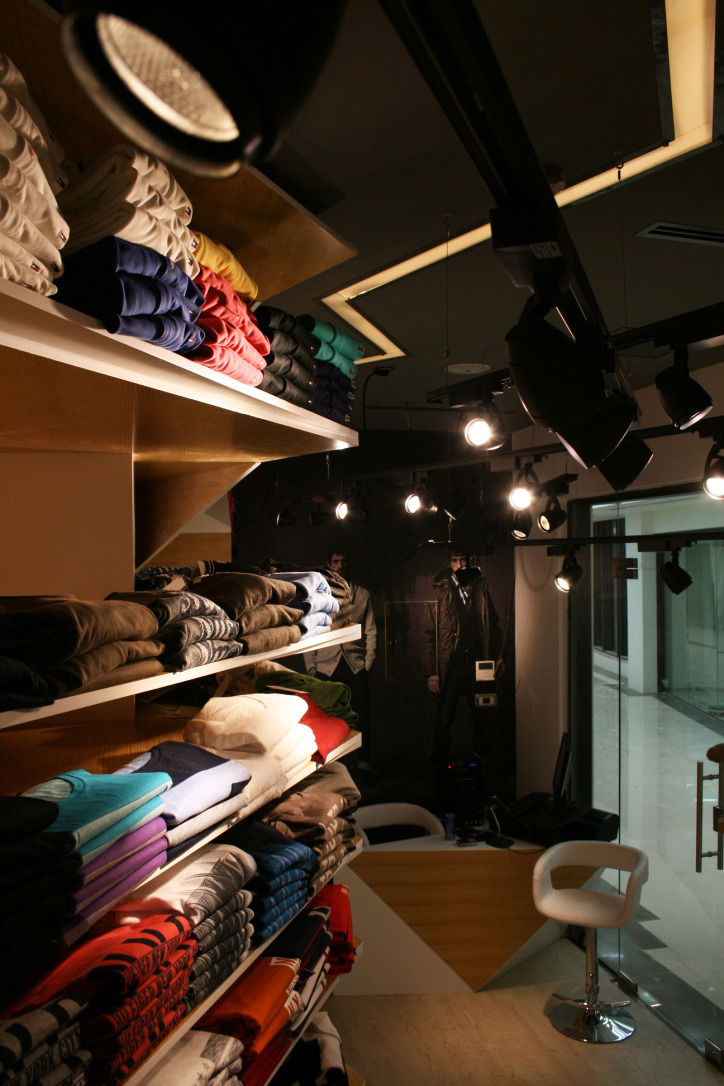 17 平米巴勒斯坦时尚小店，Noval 打造简约空间-22