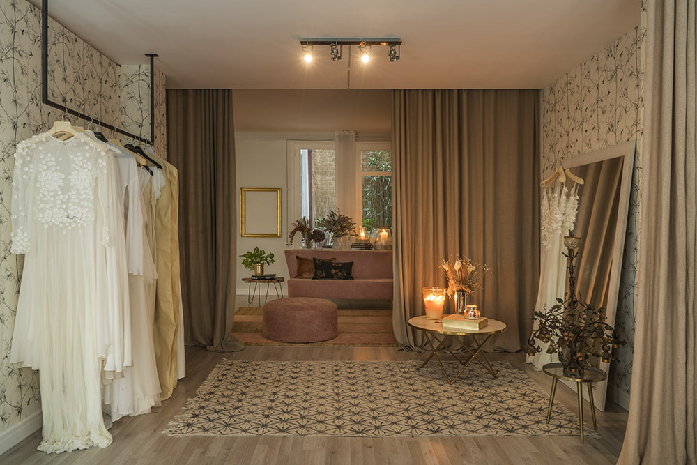 灰色工作室 · 木铁镜面打造时尚设计空间-11