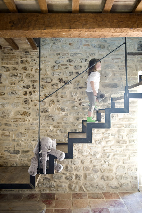 2010 年完成的精美乡村别墅 | 泳池与历史建筑的完美融合-18