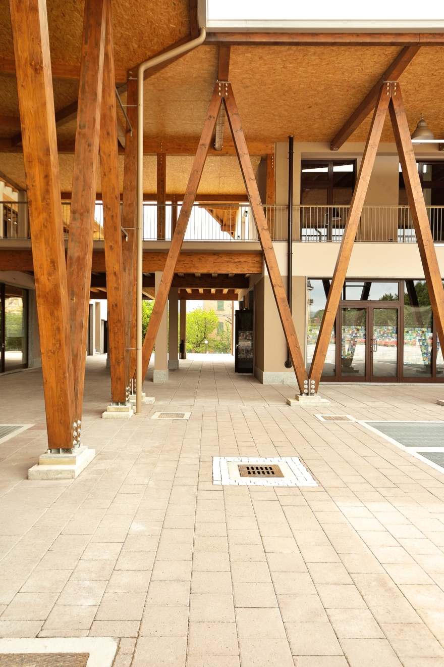 意大利北部城市广场重建,公共空间焕发新生-12