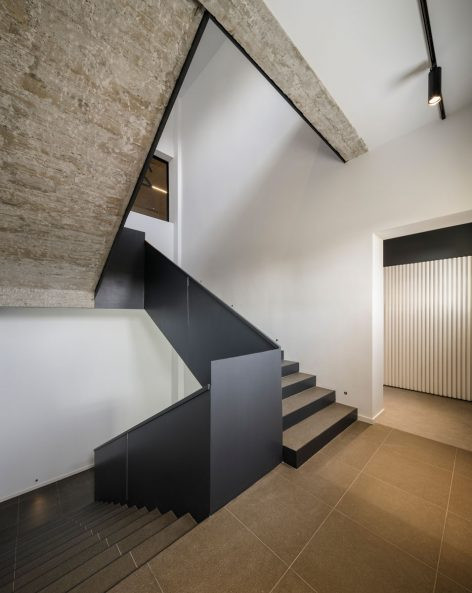 列伊达旧军事总部变身高颜值培训办公空间-3