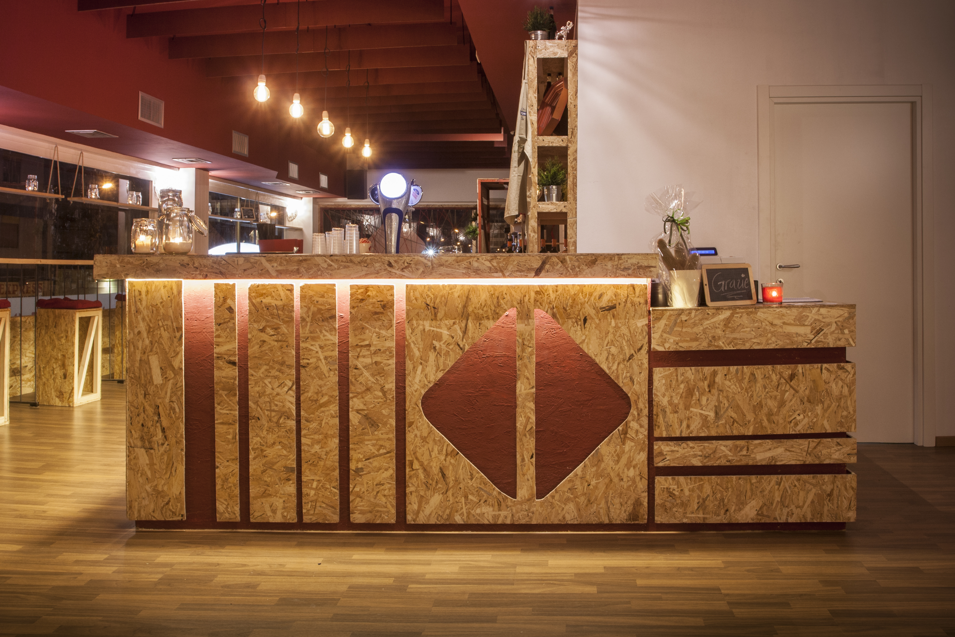 大学区旧酒吧的翻新重生——Capatoast 餐厅室内设计-1