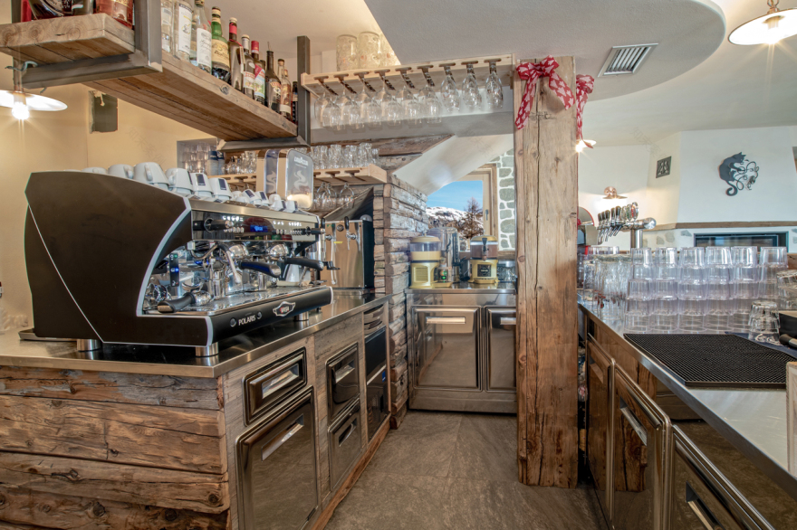 雪山之上的温馨猫舍——La Tana del Gatto 餐厅设计-69