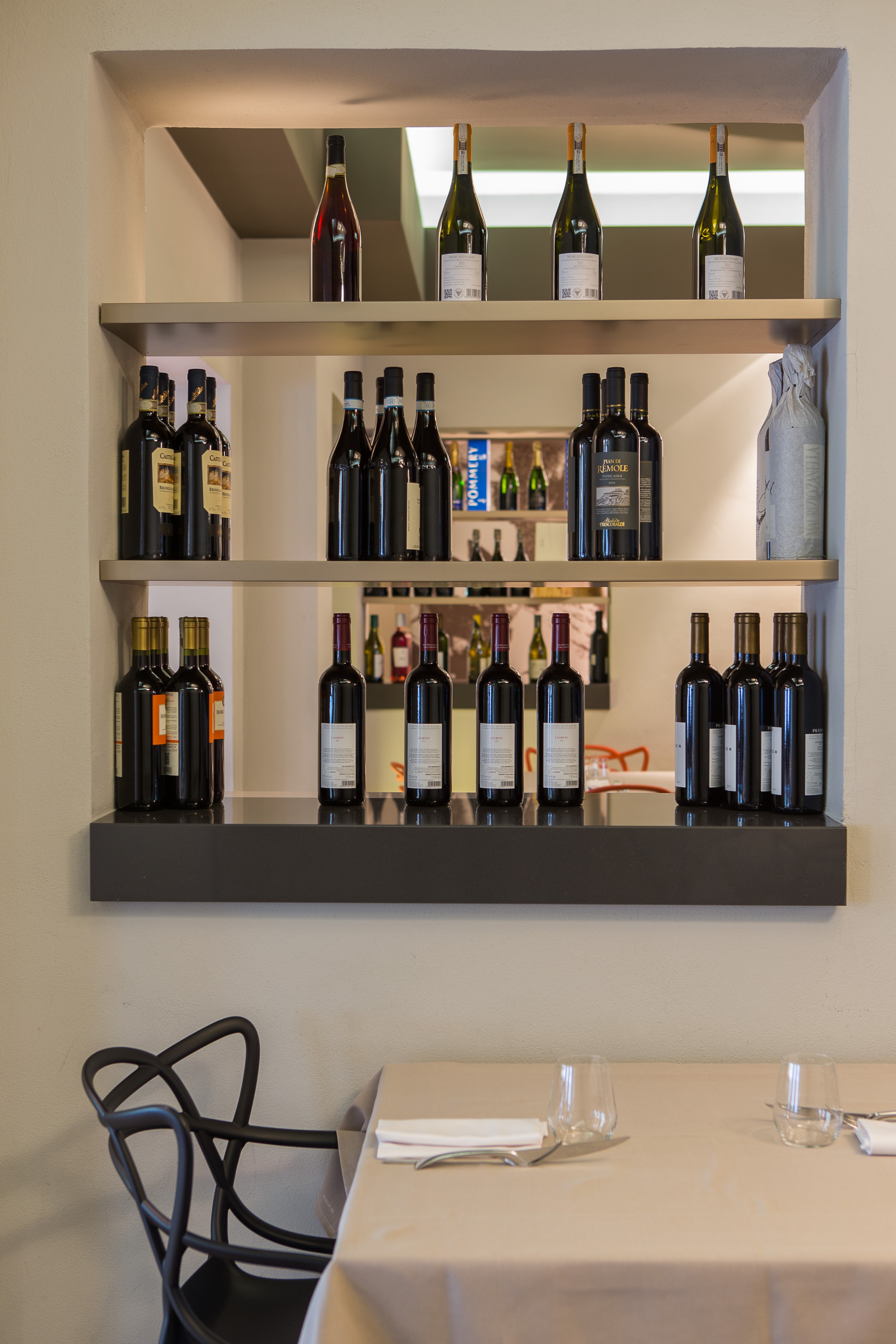 剧院式餐厅 Teatro 26 | 定制家具与光影艺术的完美融合-0