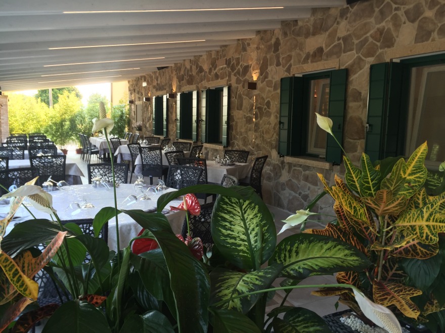 复古与现代的完美结合——意大利 Trattoria Da Giulia 餐厅设计-15