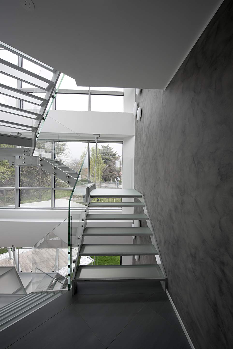 重塑办公空间典范 · 米兰某办公楼翻新-27