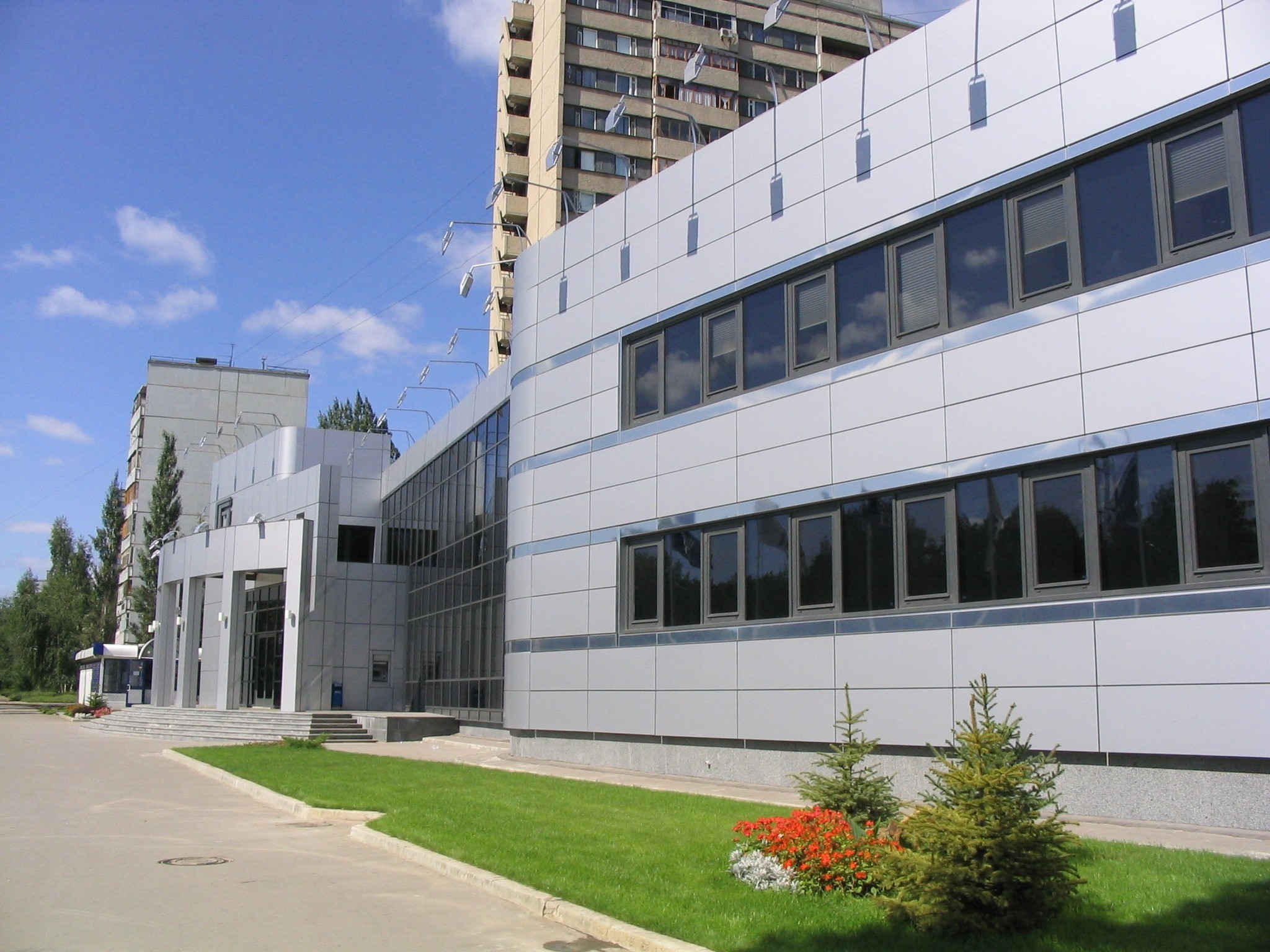 时空穿越——70 年代建筑的现代银行室内设计-3