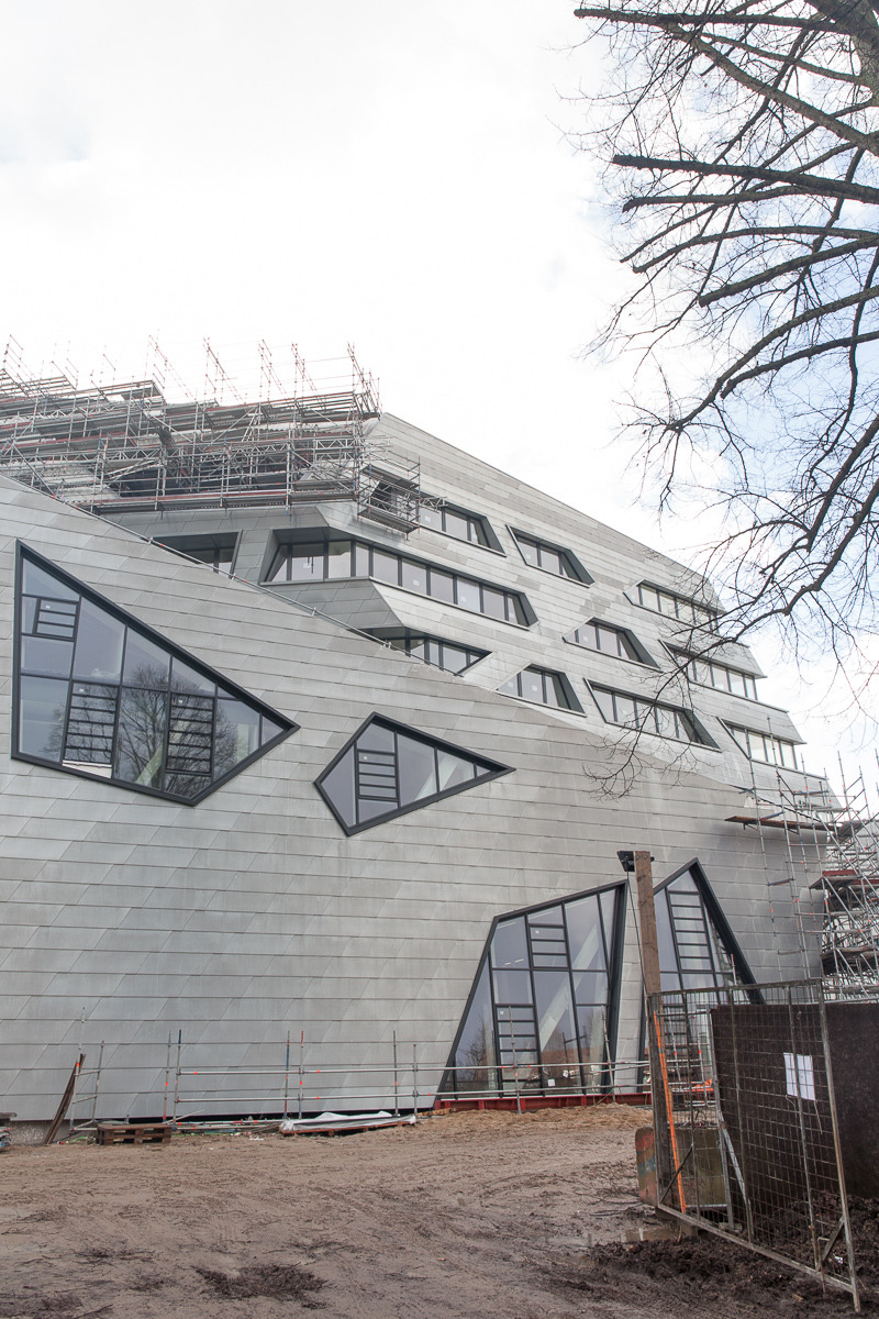 Durham 大学新 Ogden 中心 | 螺旋形木质立面与可持续设计的完美结合-24