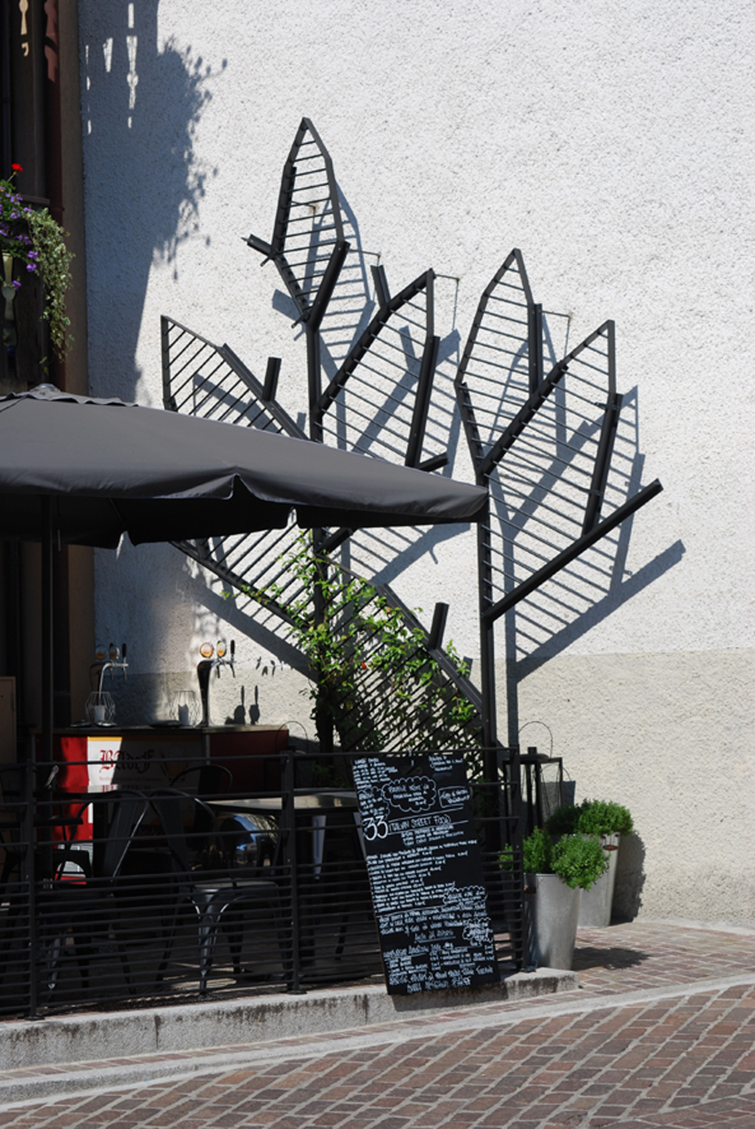 33 意大利街头美食餐厅 | 历史古镇中的年轻创新设计-12