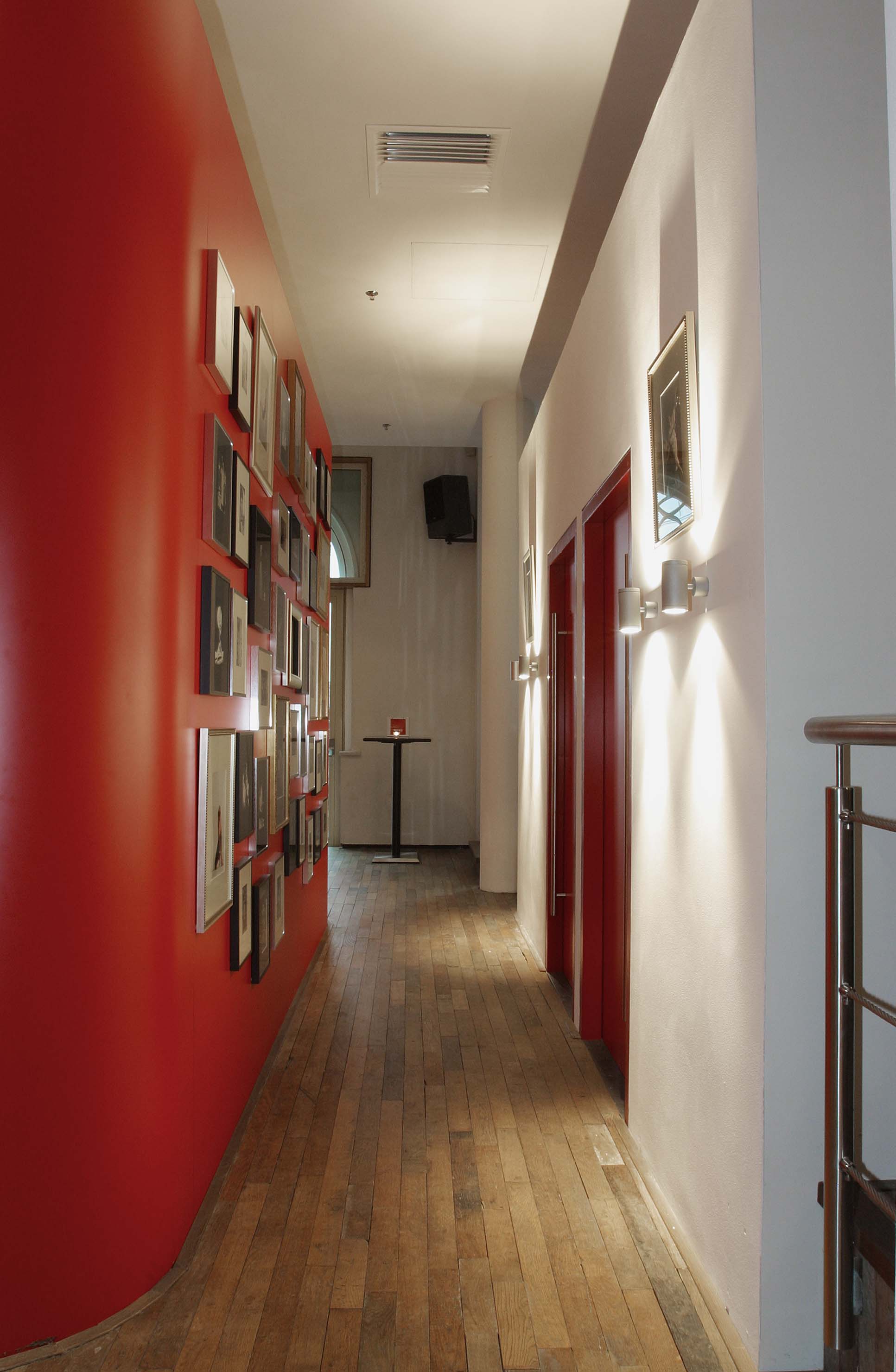 剧院空间新定义 | 融入城市生活,打造多功能文化场所-13