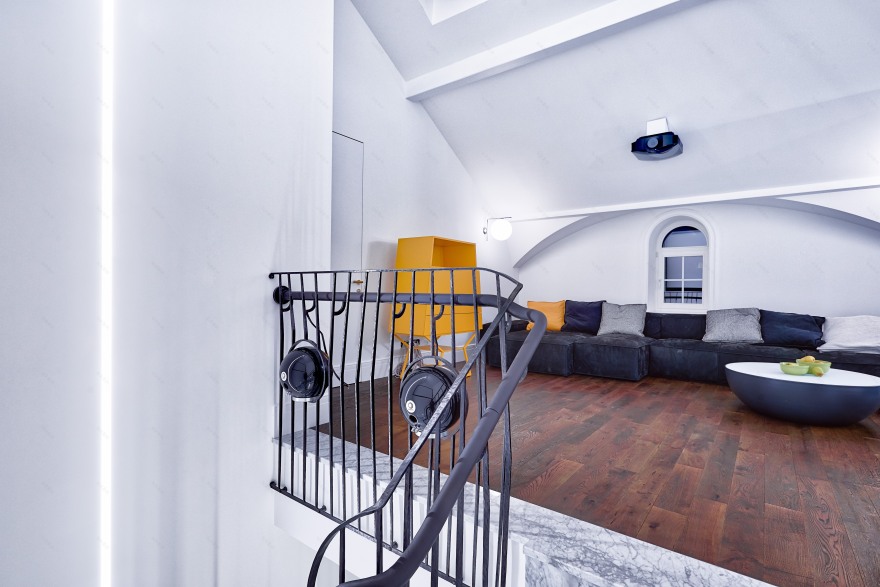 2017 年三层联排别墅影院式客厅设计-33