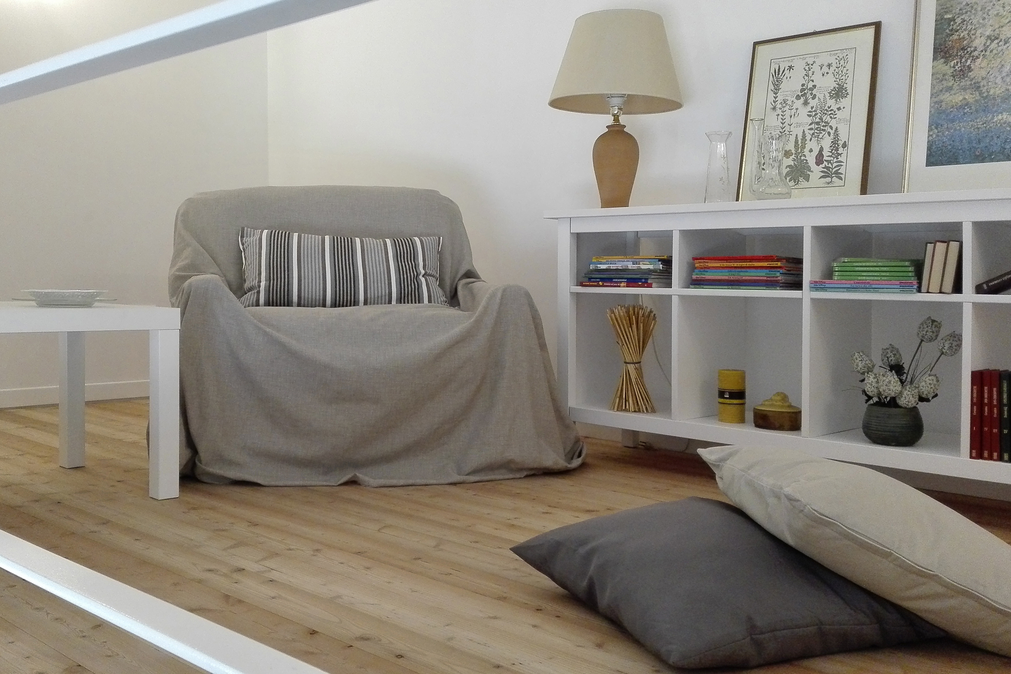 绿色山丘中的家庭住宅 T-22