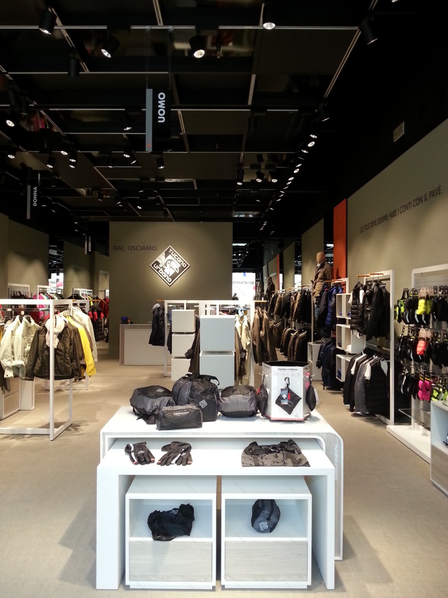 米兰风格都市骑行品牌店设计-29