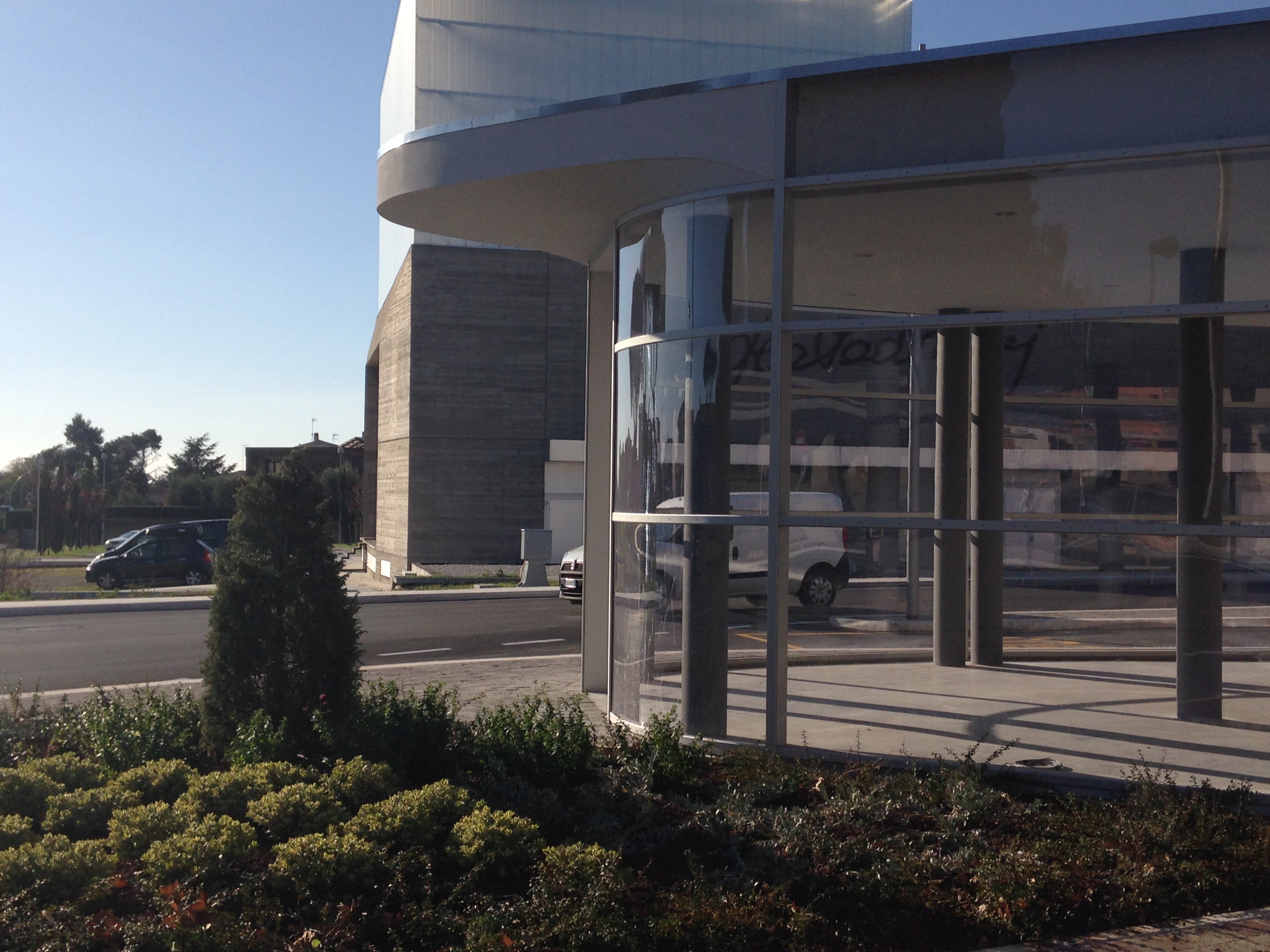 2015 年完工的意大利公共汽车站设计-3