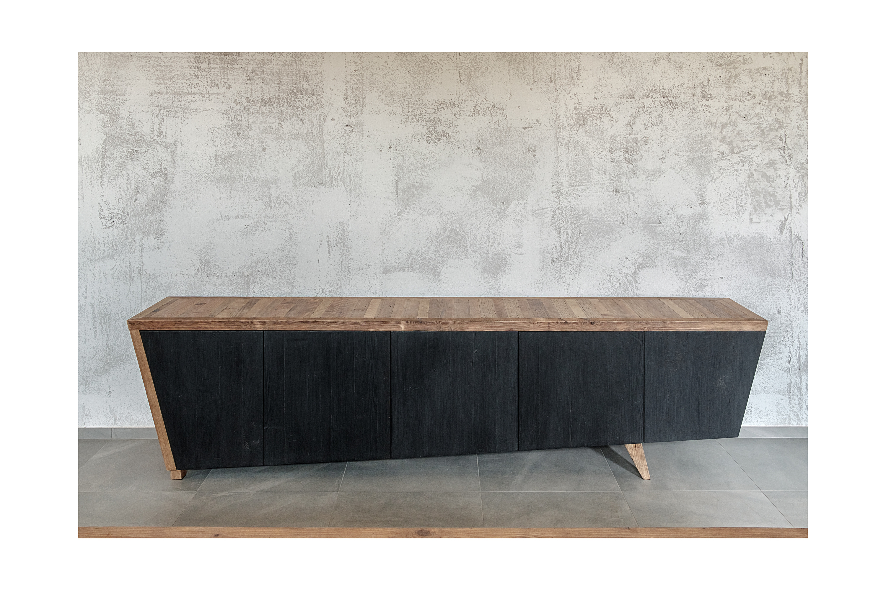 2018 年工业风黑色公寓设计-17