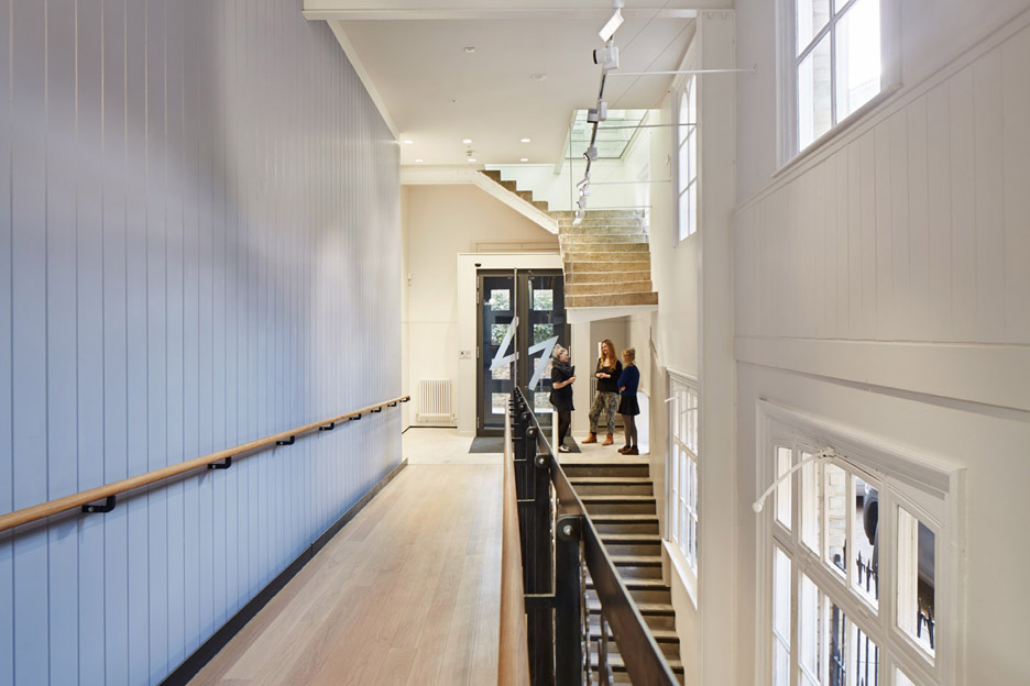 英国诺威治大学建筑艺术学院楼梯翻新-17