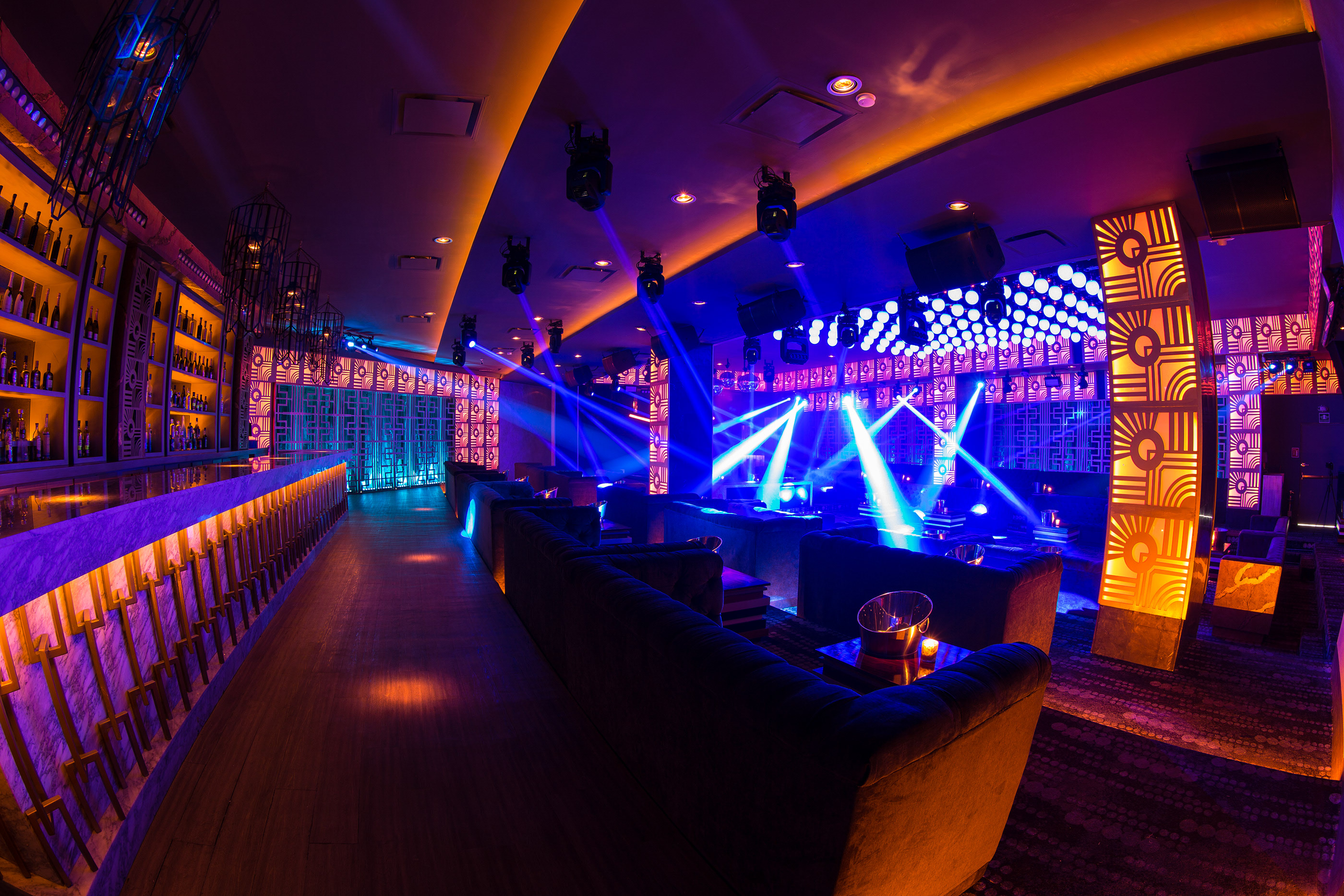 现代科技闪耀墨西哥蒙特雷高端夜店 Bisou-5