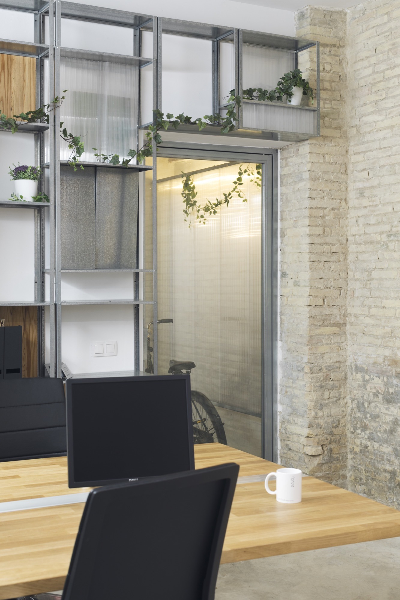 创新材料诠释 Ruzafa 社区精神的室内设计-14