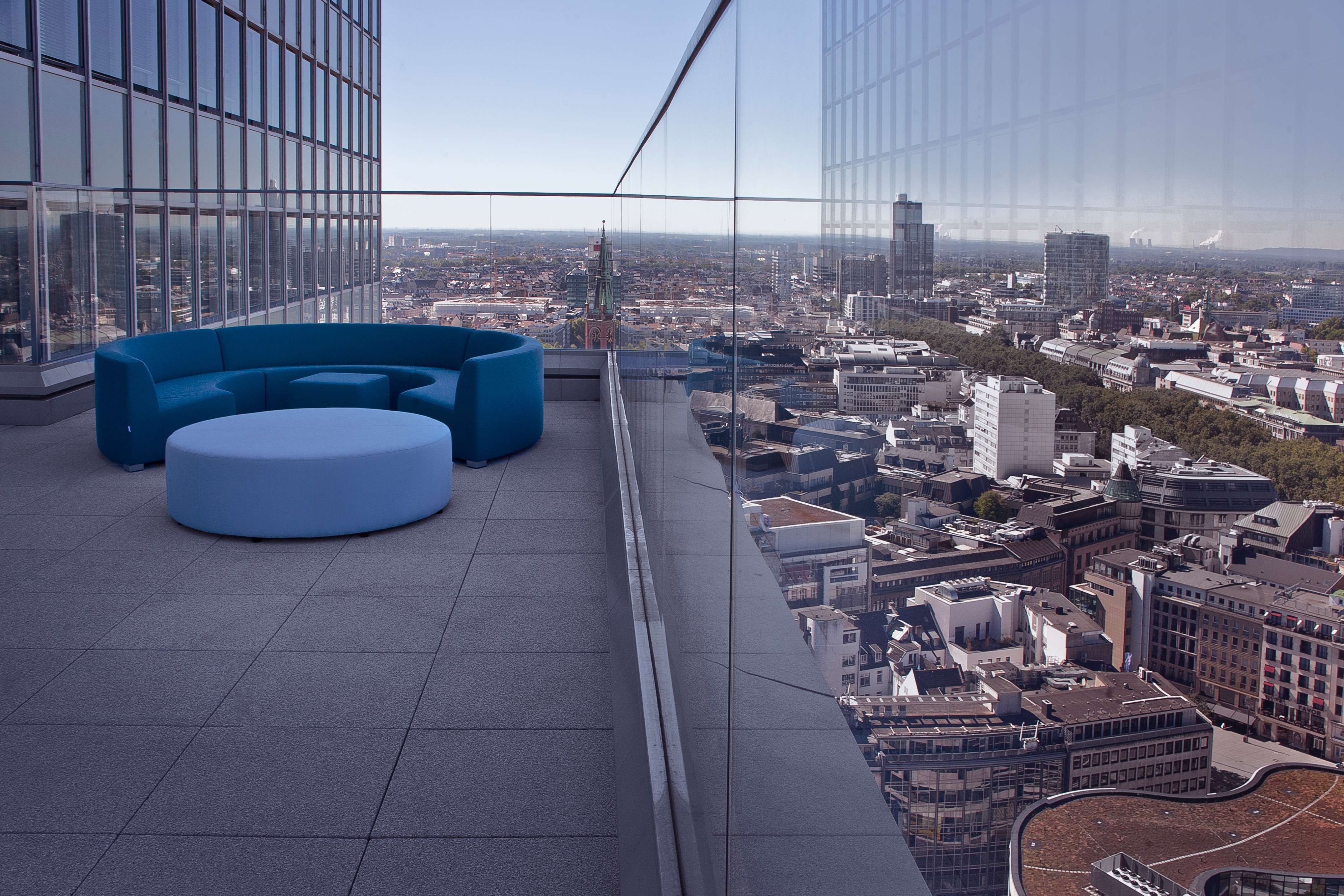 德国杜塞尔多夫 Dreischeibenhaus 顶层露台 Phoeni· 餐厅酒吧-1